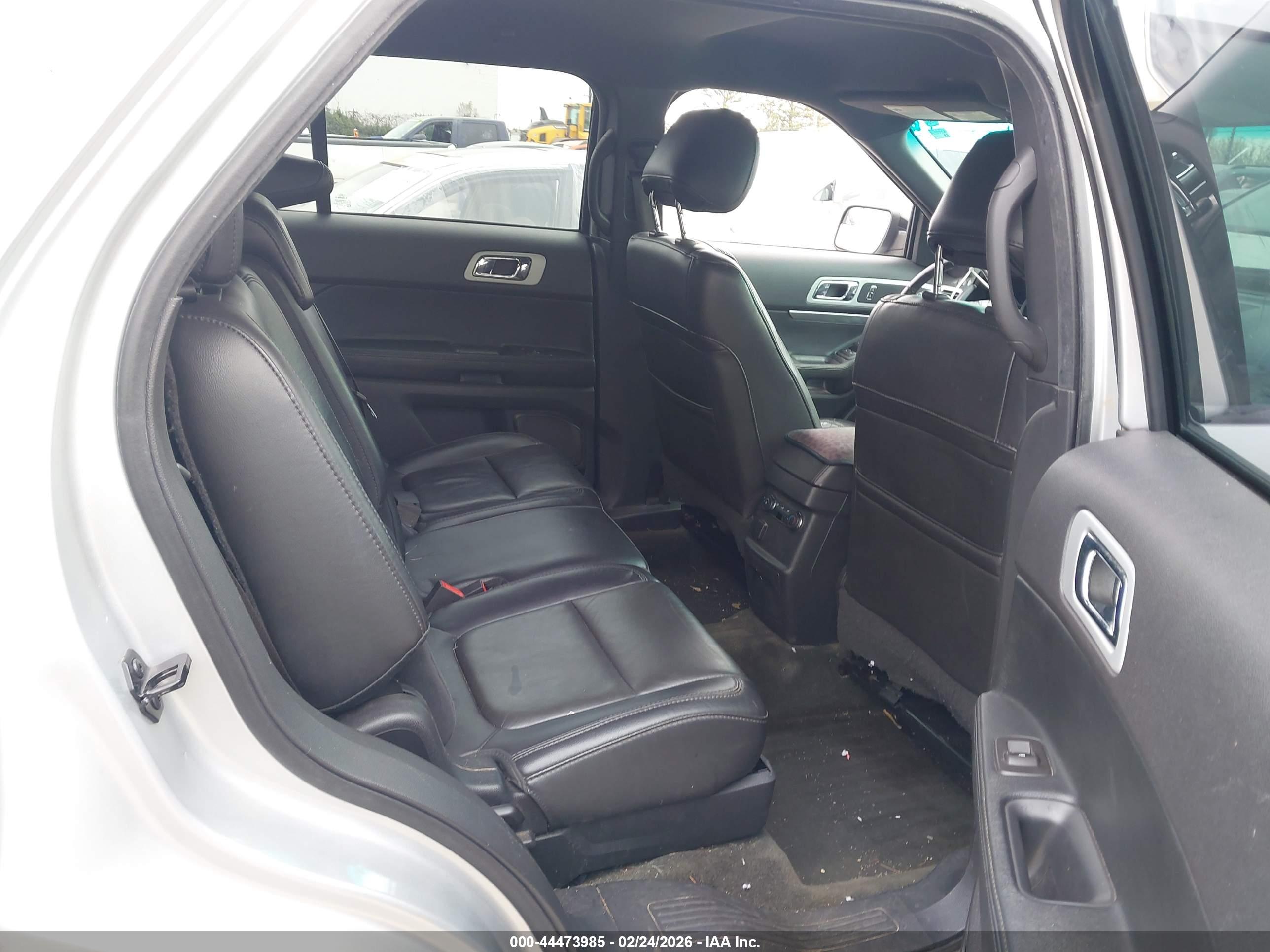 FORD EXPLORER image 8