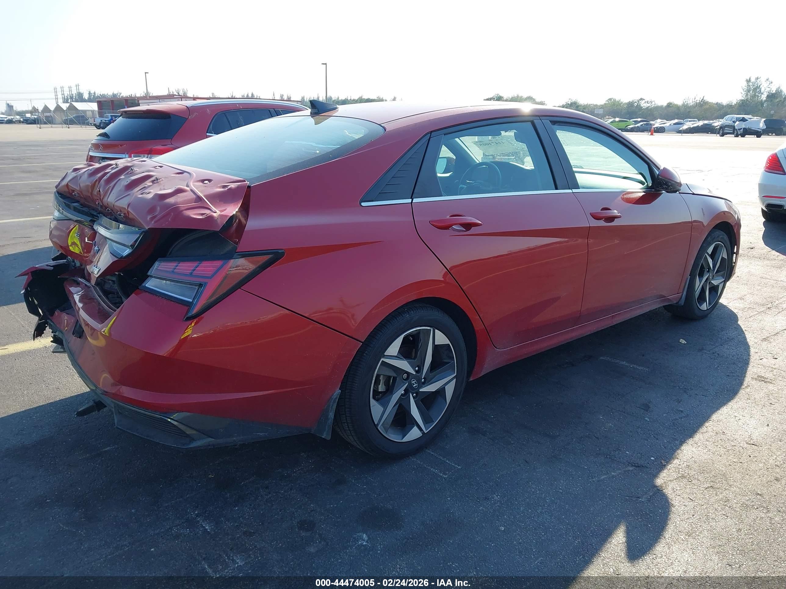 HYUNDAI ELANTRA image 4