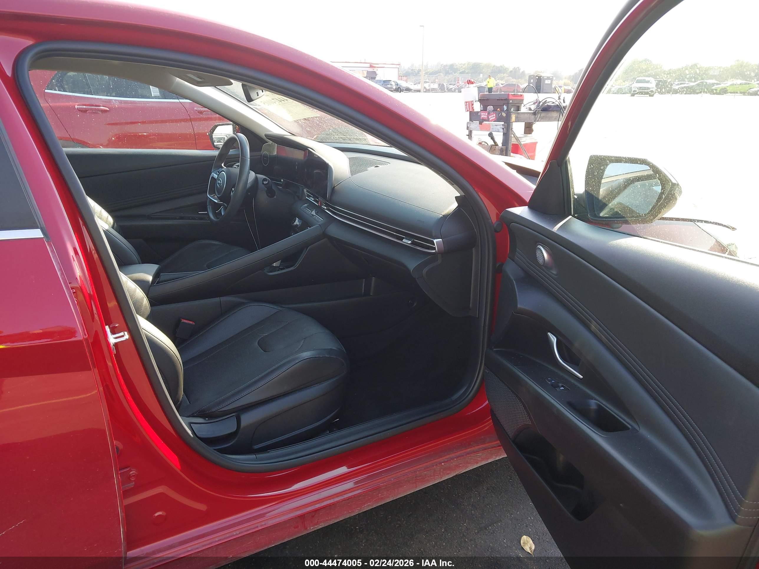HYUNDAI ELANTRA image 5