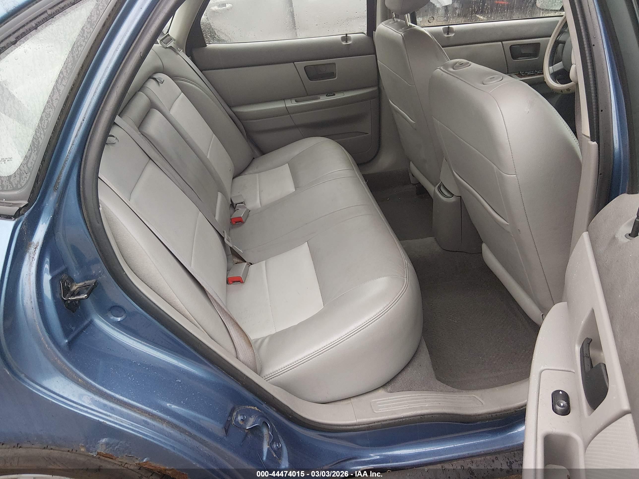 FORD TAURUS image 8