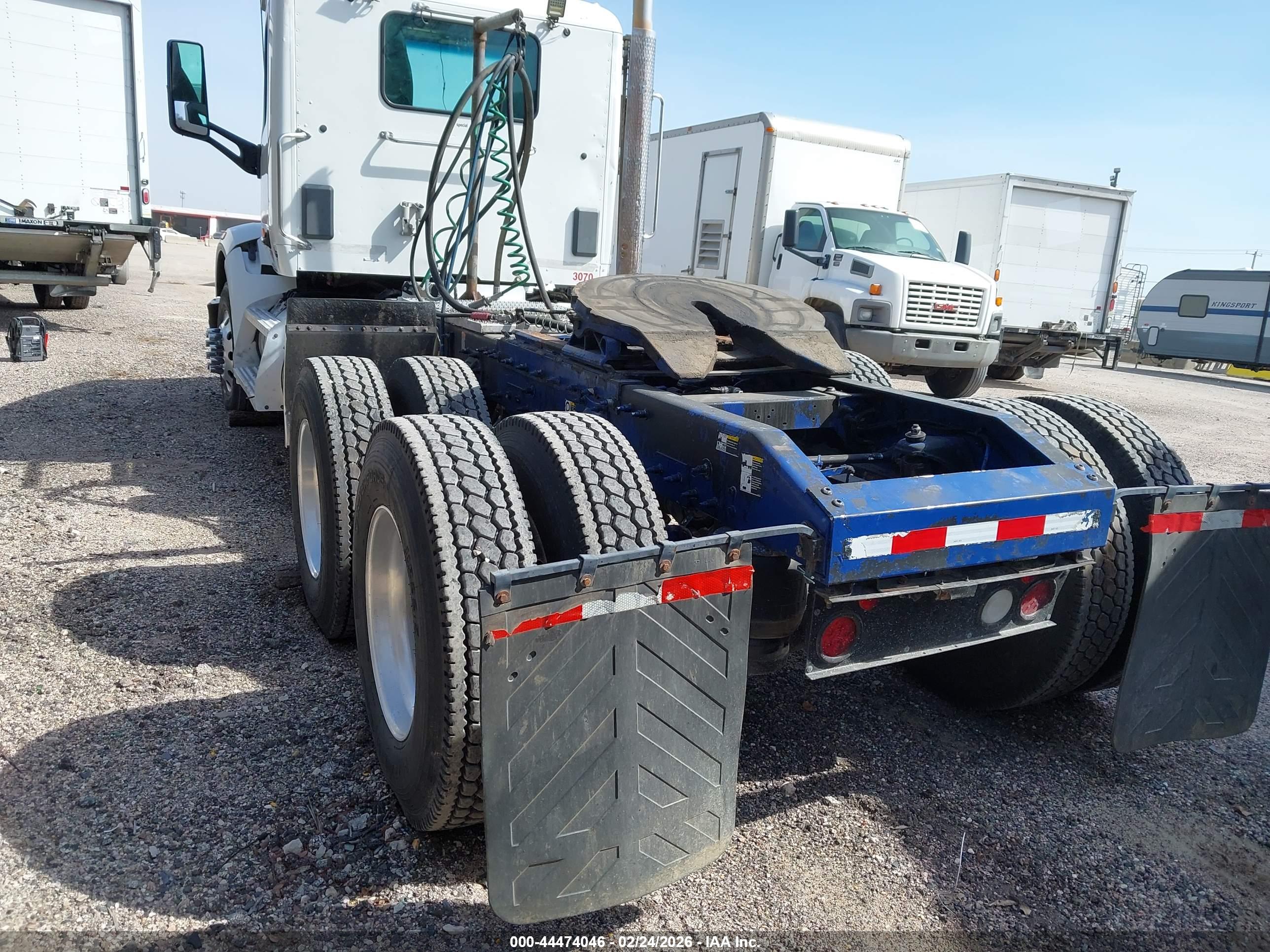 PETERBILT 567 image 3