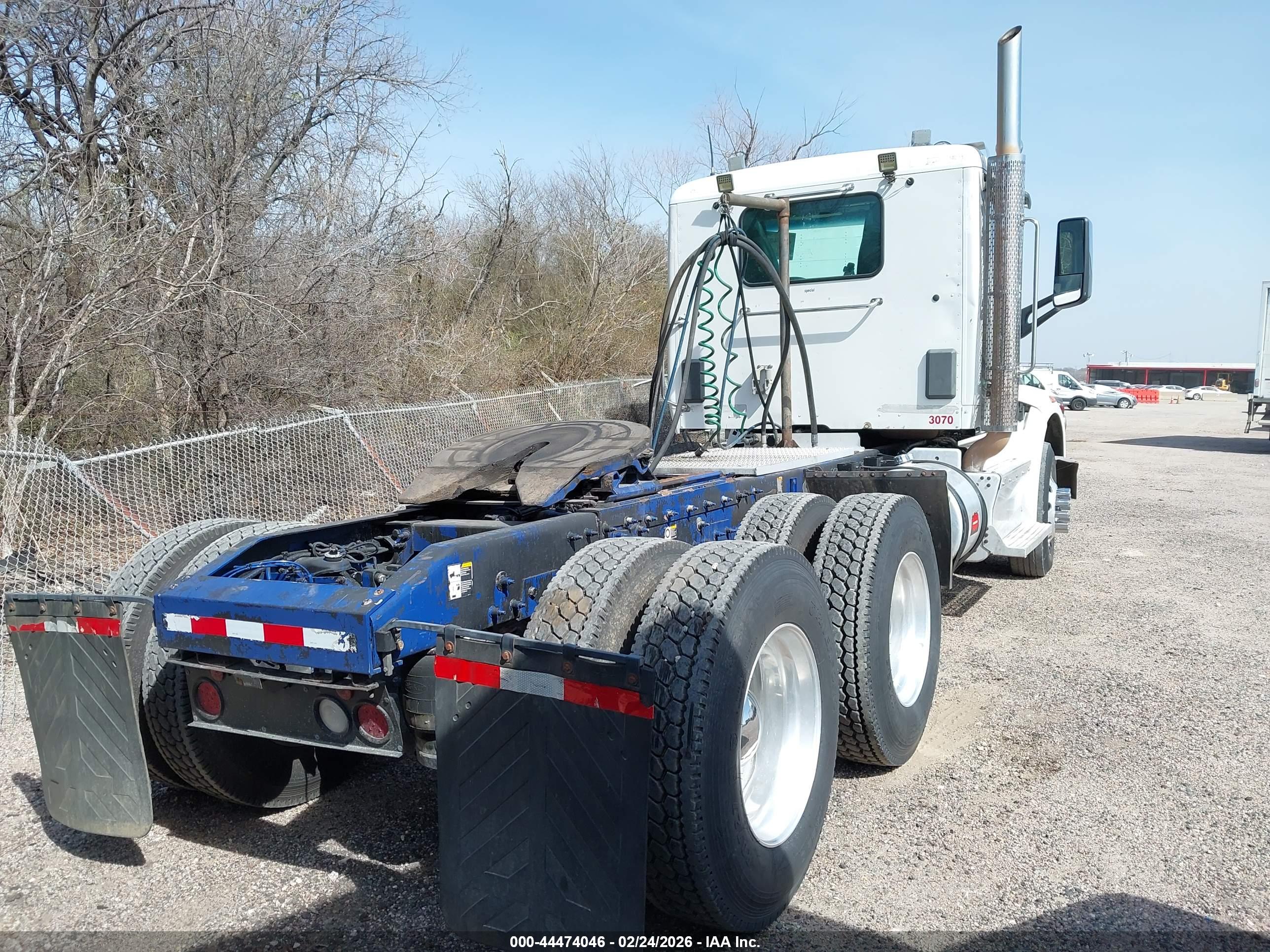 PETERBILT 567 image 4