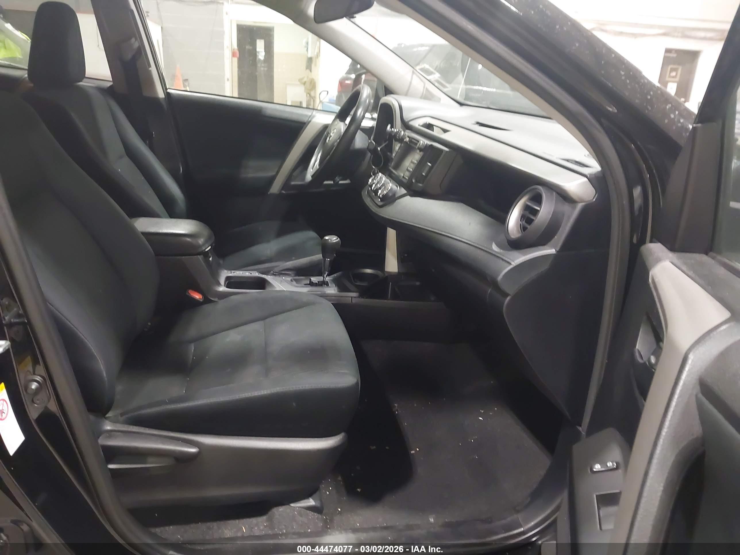TOYOTA RAV4 image 5