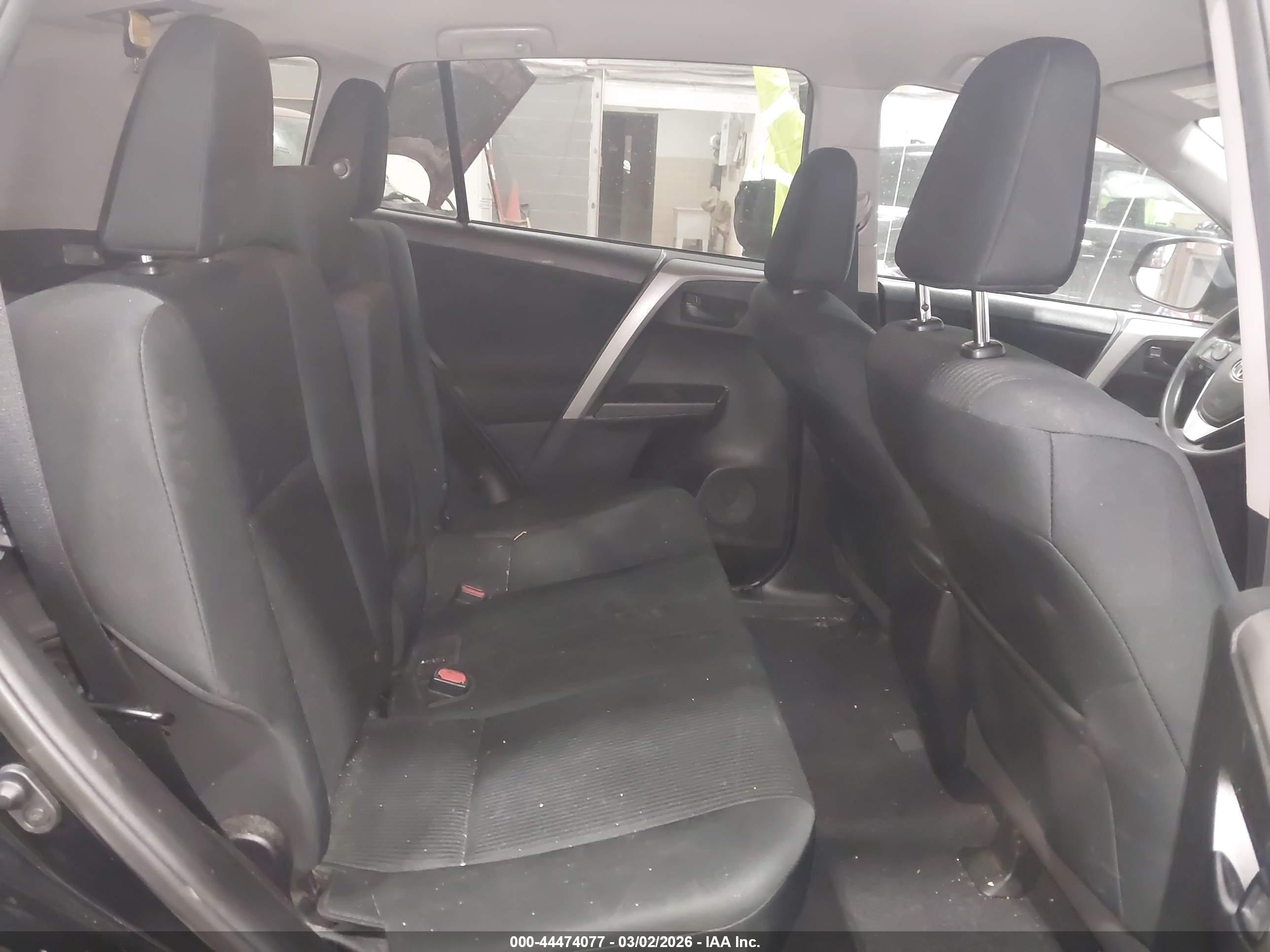 TOYOTA RAV4 image 8