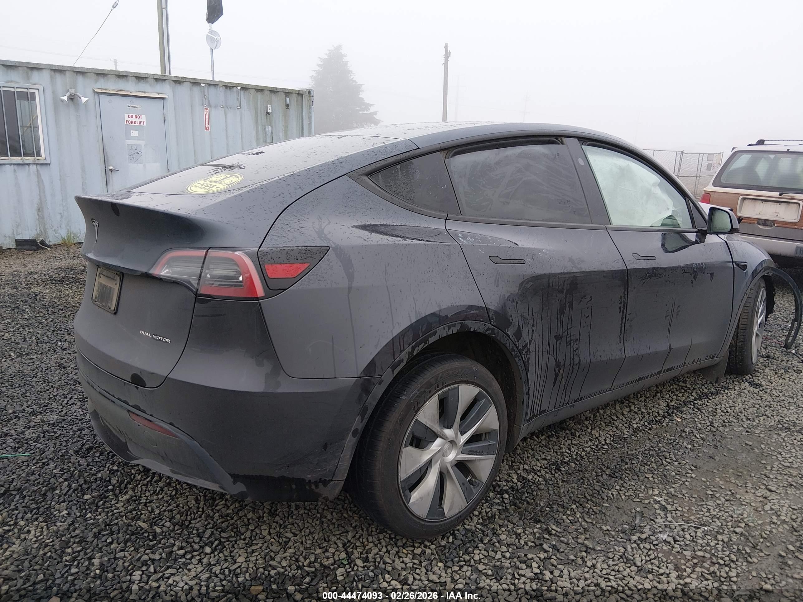 TESLA MODEL image 4