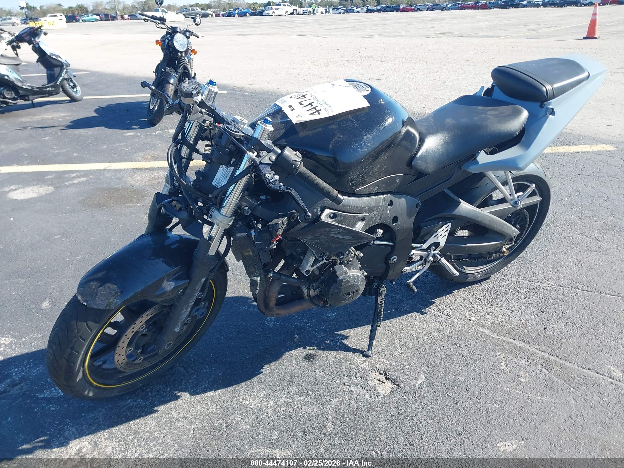 YAMAHA YZFR6 image 2