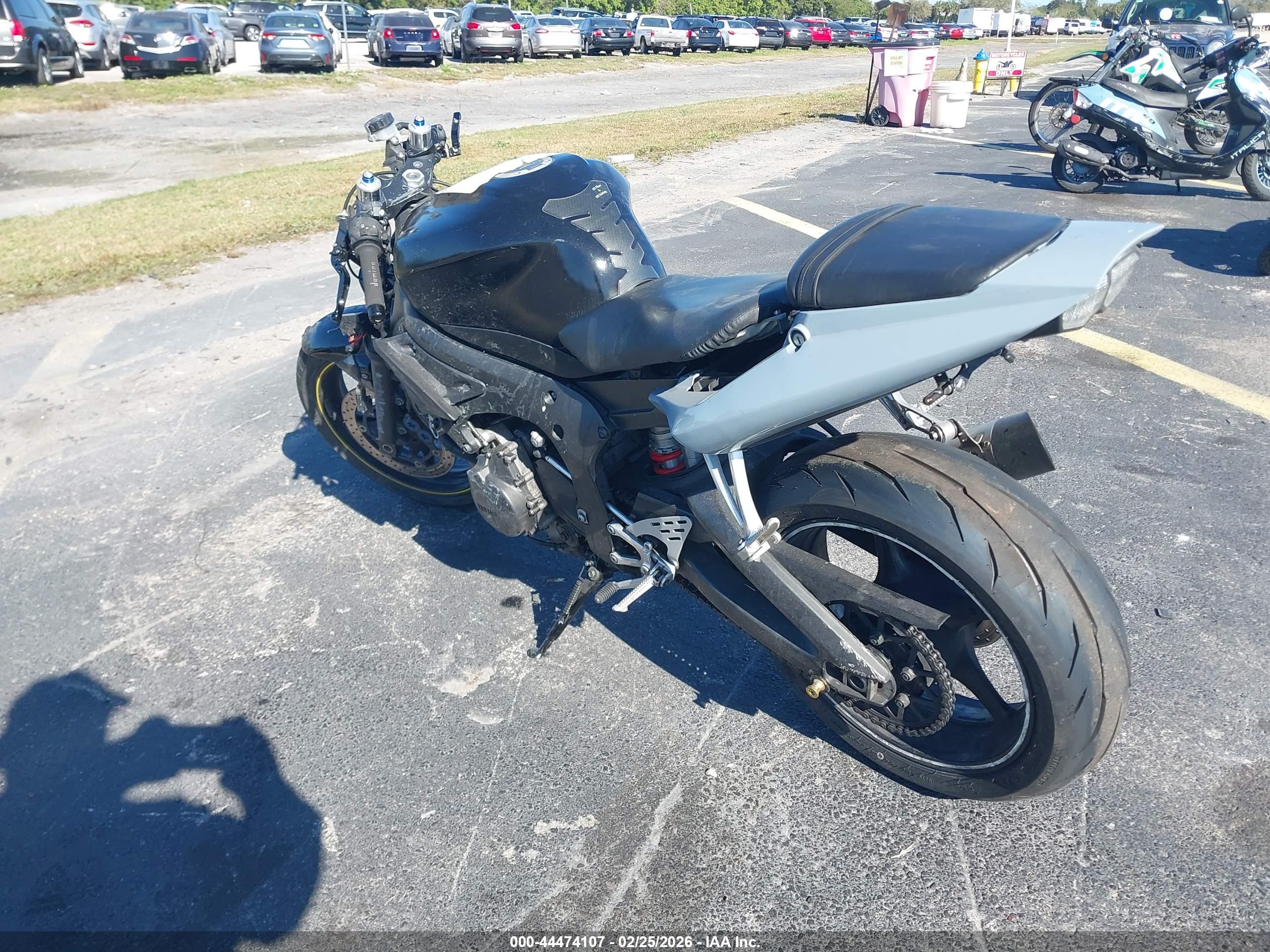 YAMAHA YZFR6 image 3