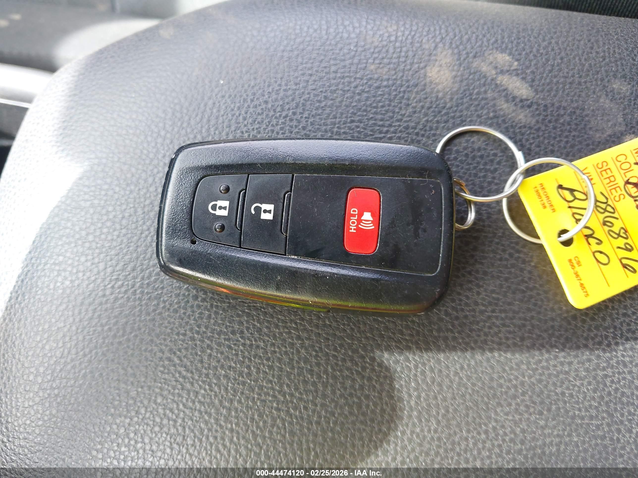 TOYOTA RAV4 image 11