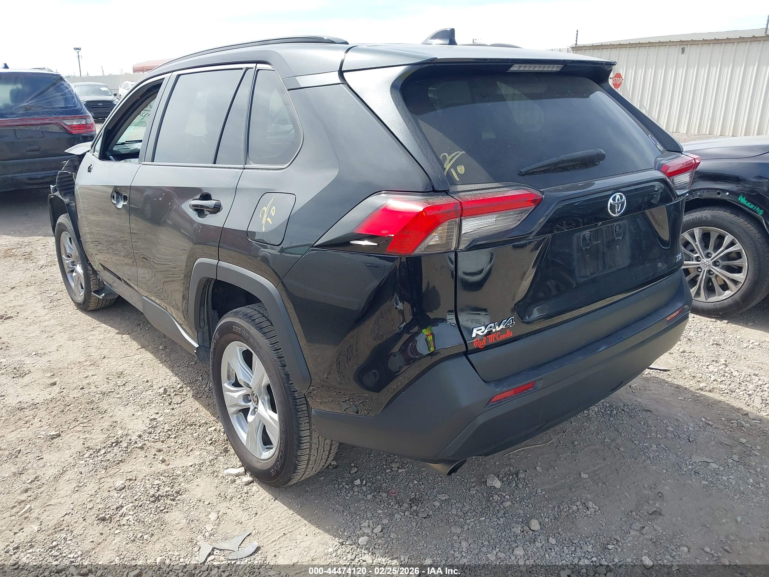 TOYOTA RAV4 image 3