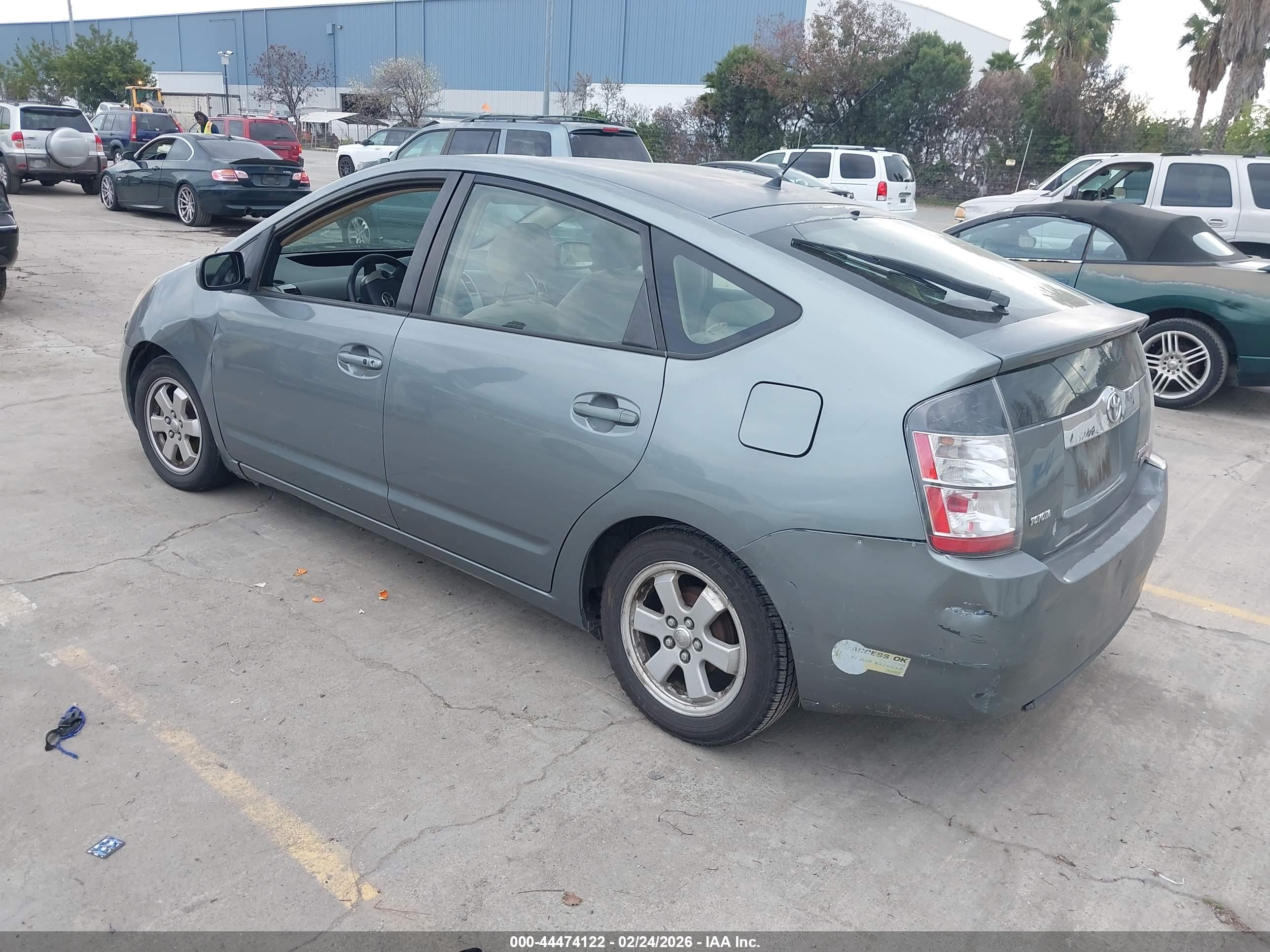 TOYOTA PRIUS image 3