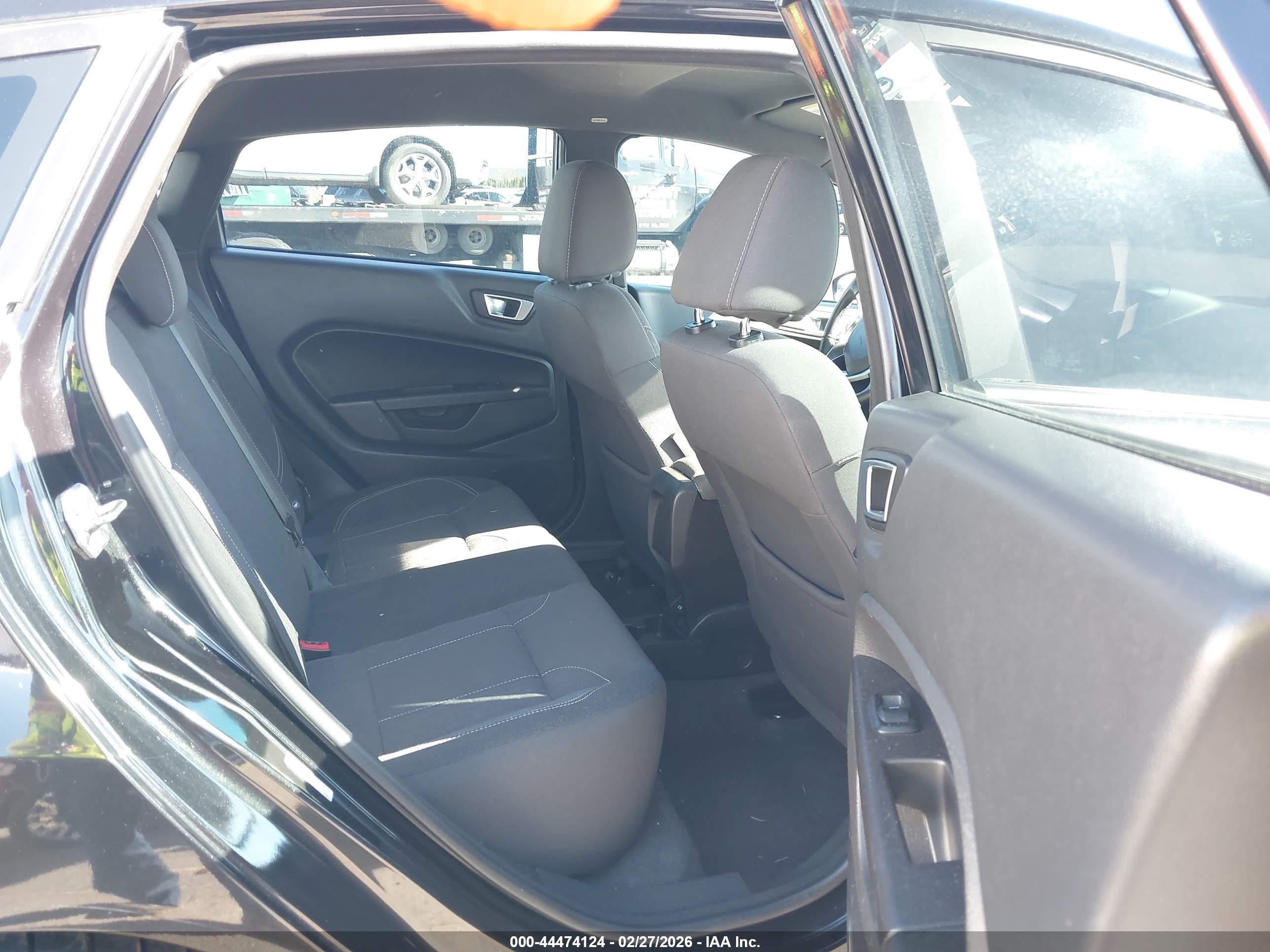 FORD FIESTA image 8