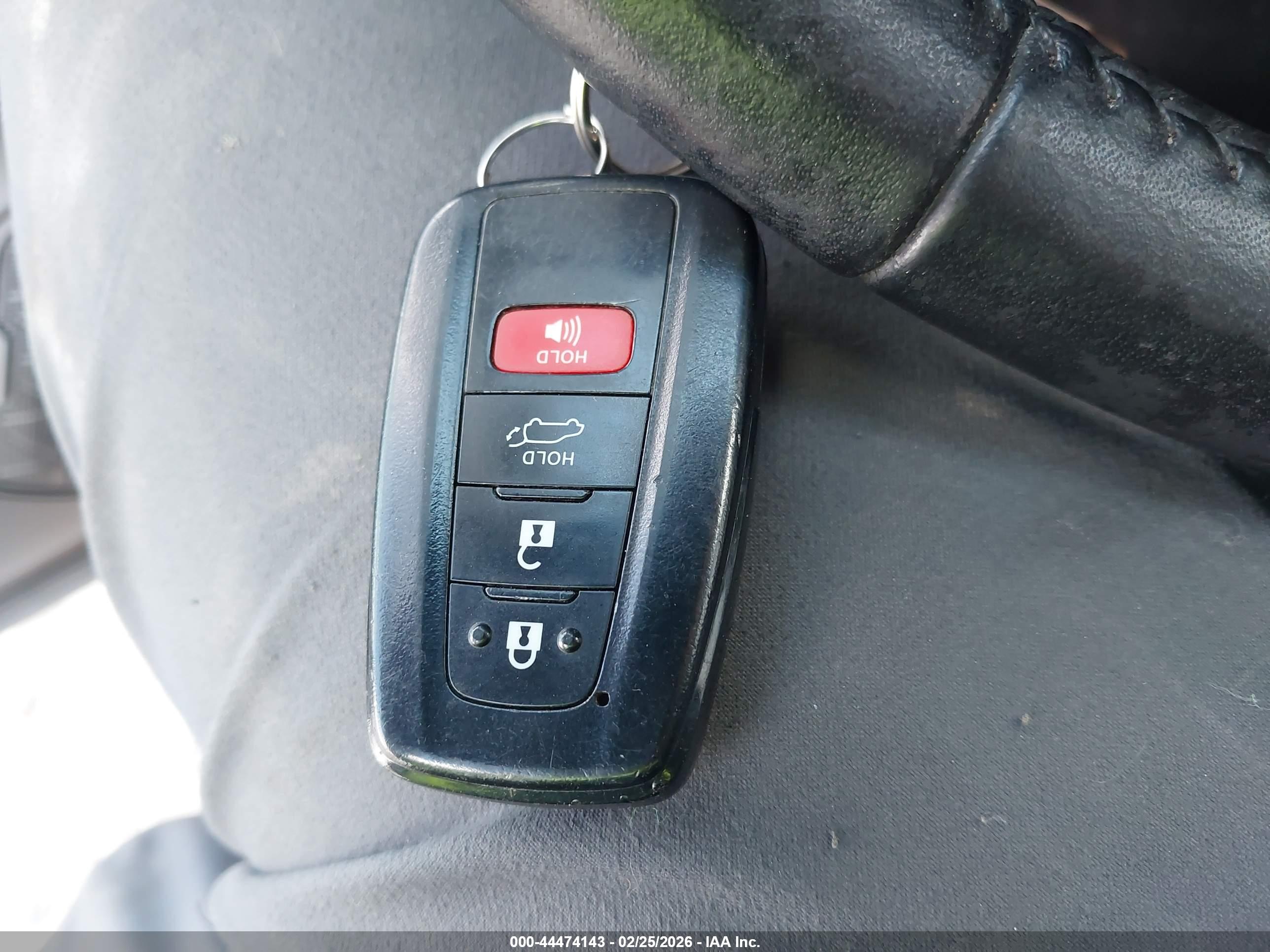 TOYOTA RAV4 image 11