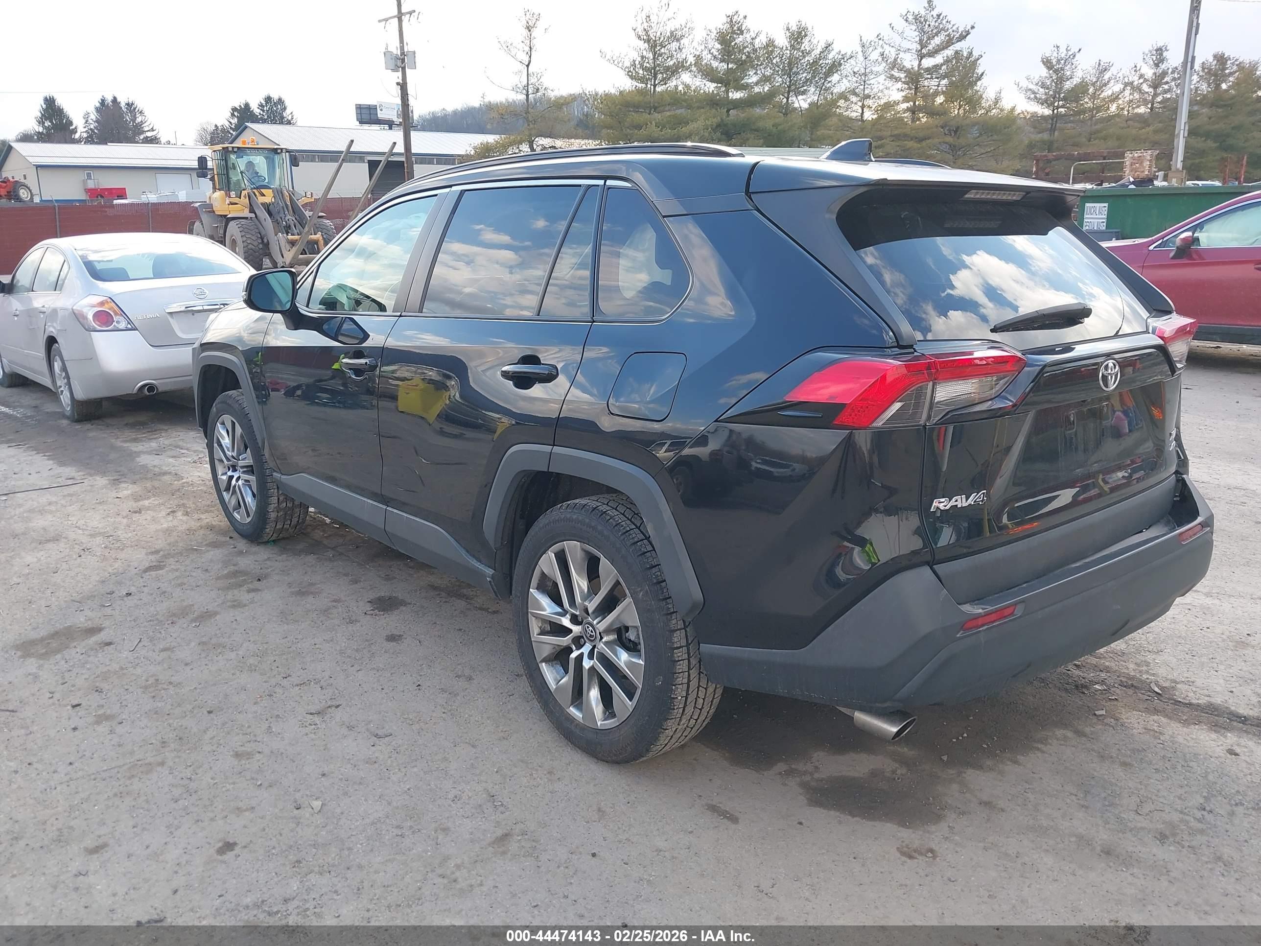 TOYOTA RAV4 image 3