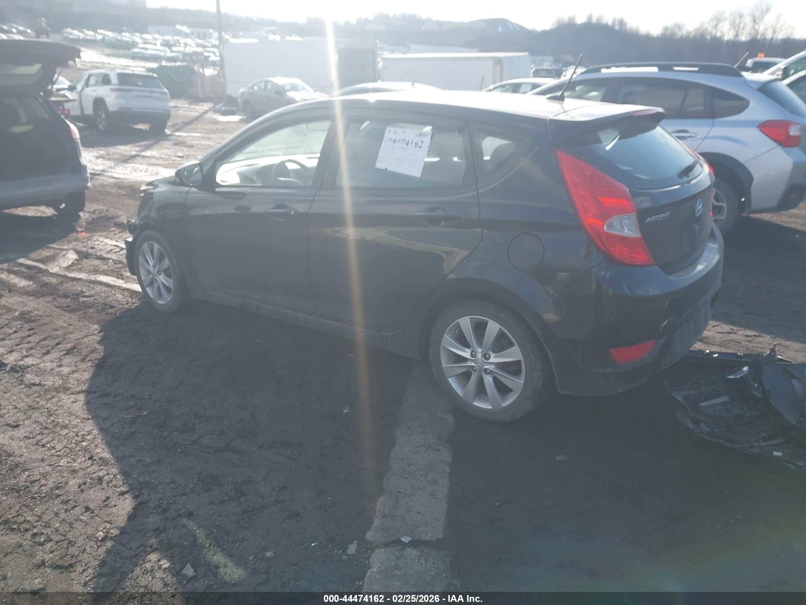 HYUNDAI ACCENT image 3