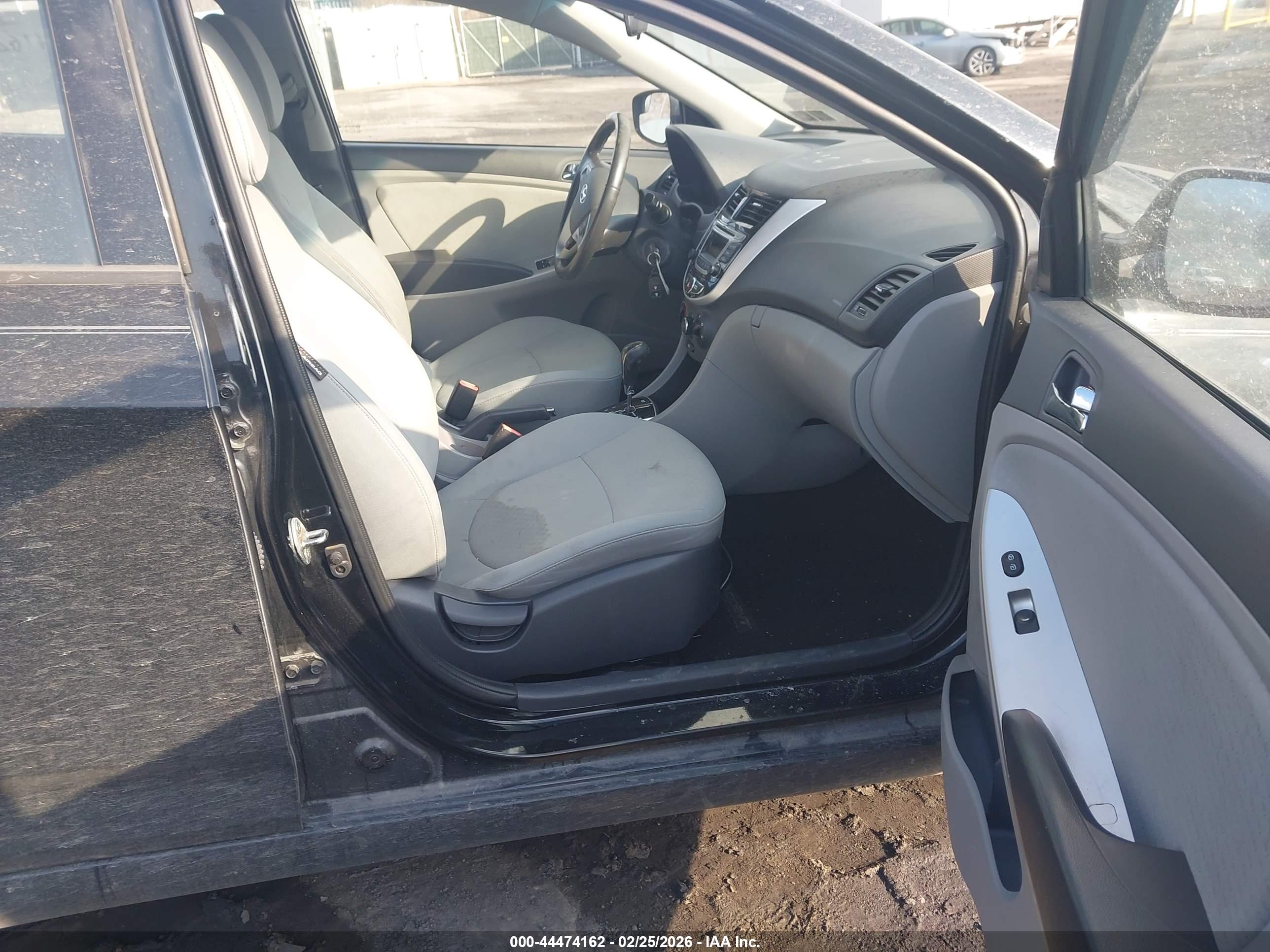 HYUNDAI ACCENT image 5