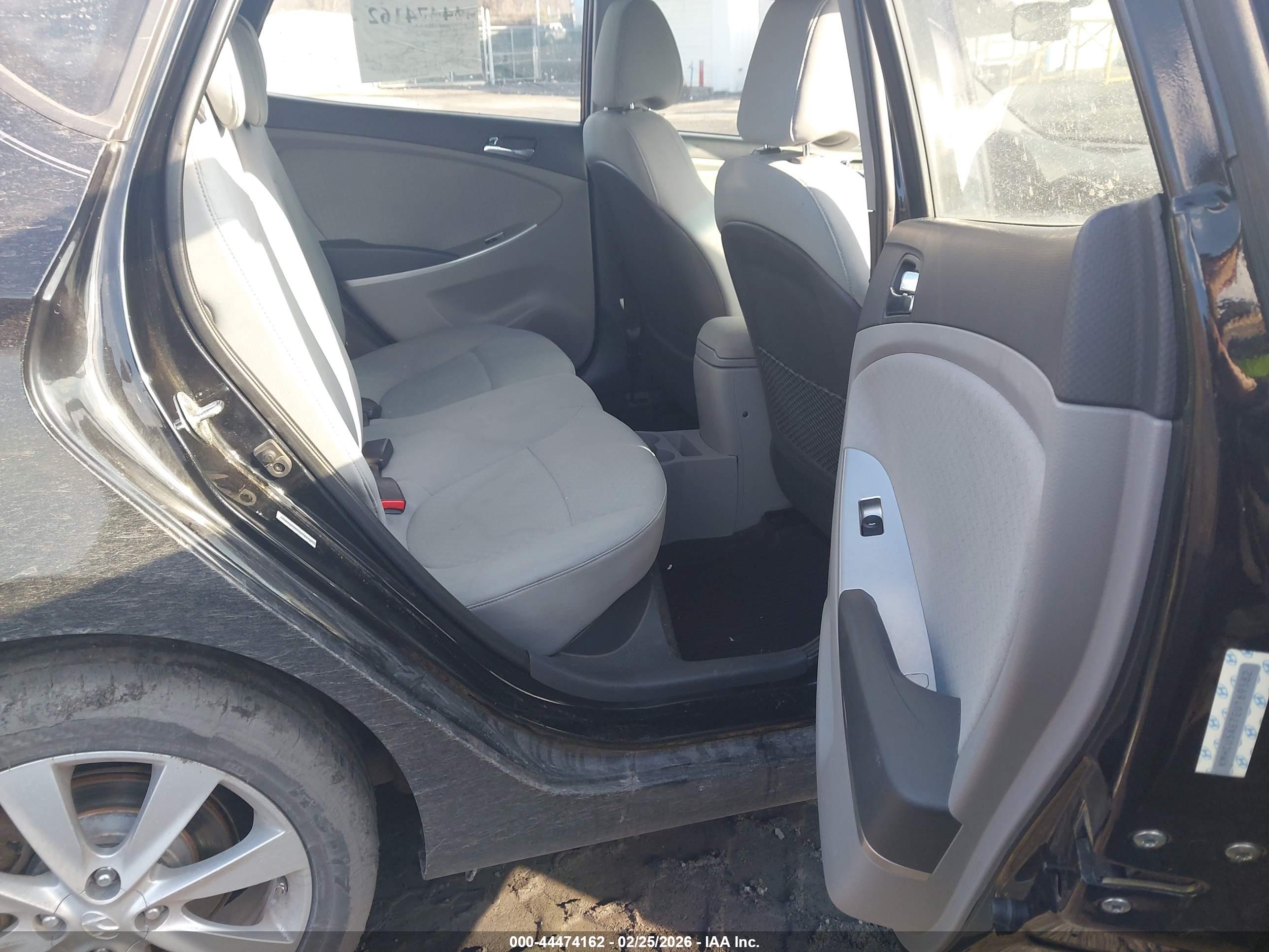HYUNDAI ACCENT image 8