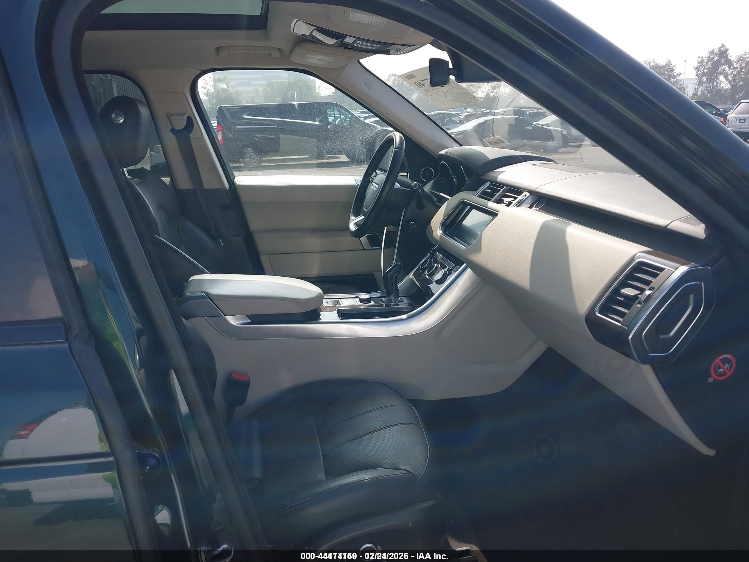 LAND ROVER image 5
