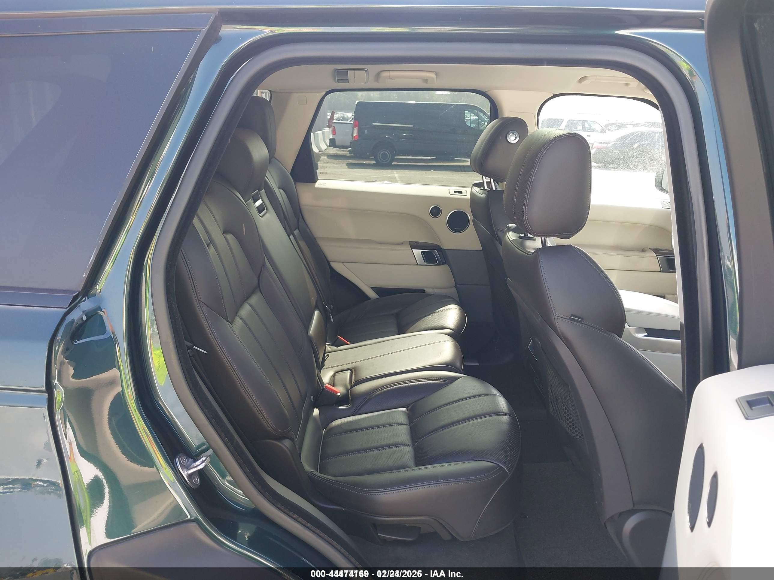 LAND ROVER image 8