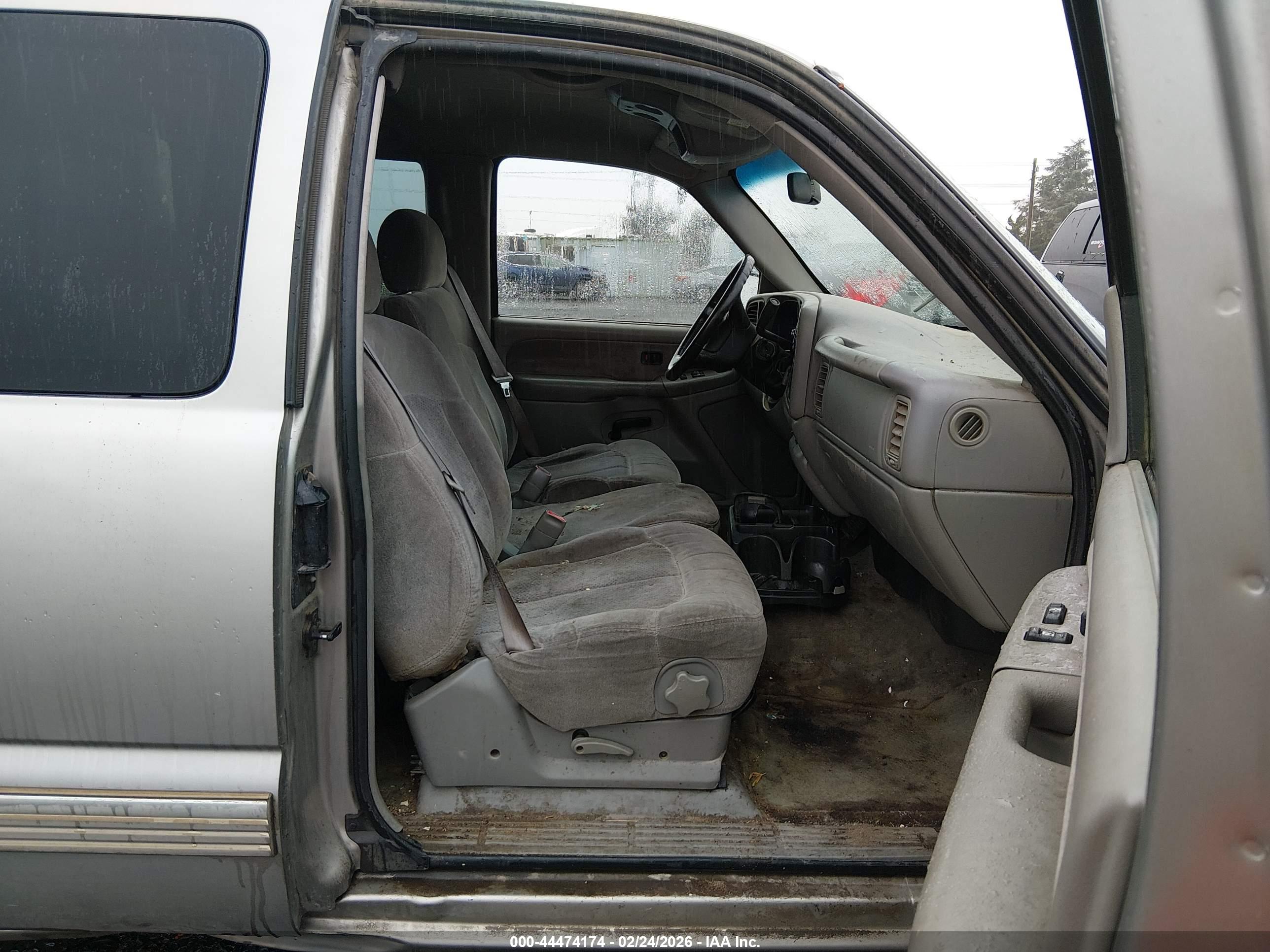 CHEVROLET SILVERADO image 5