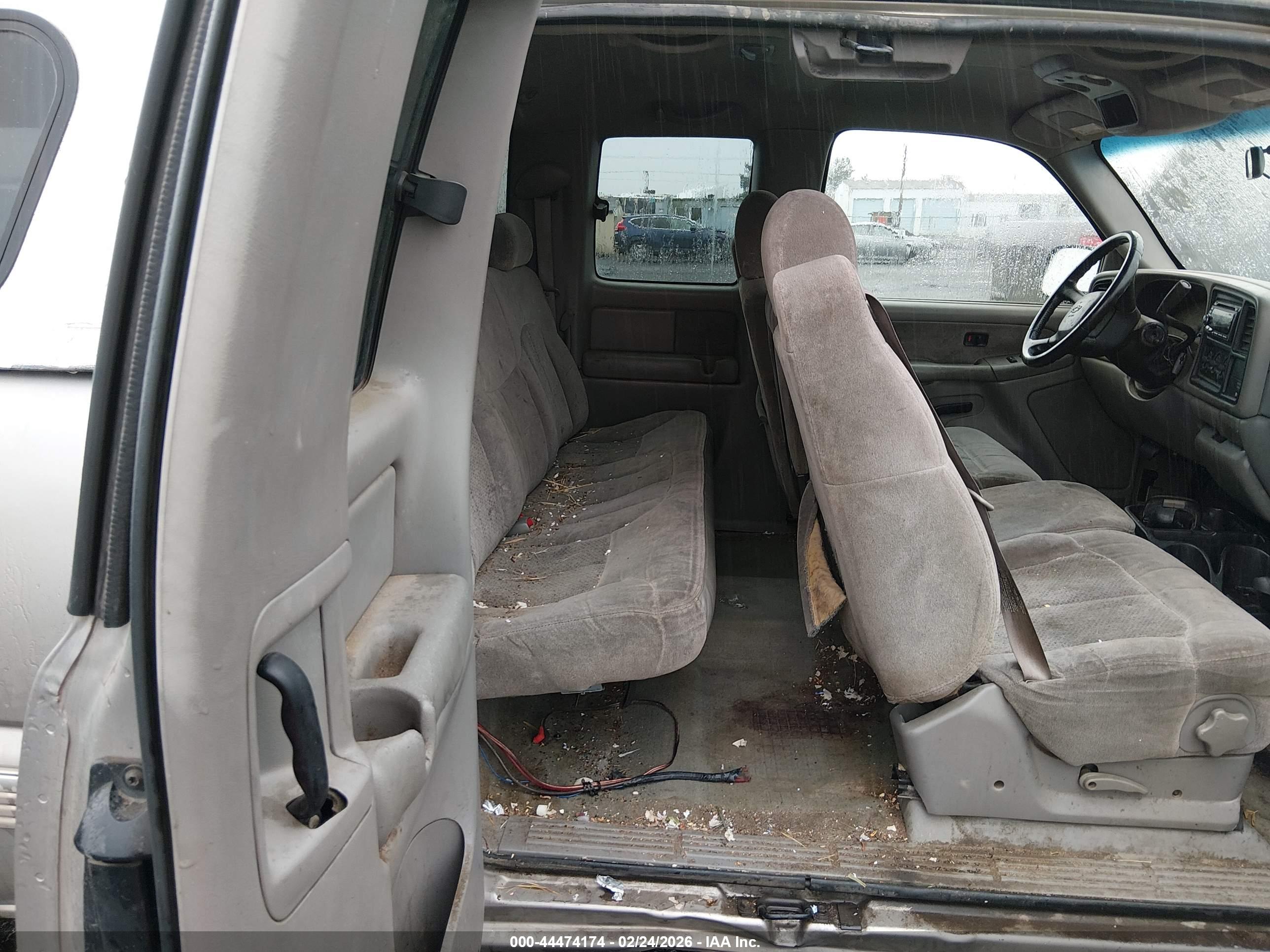 CHEVROLET SILVERADO image 8