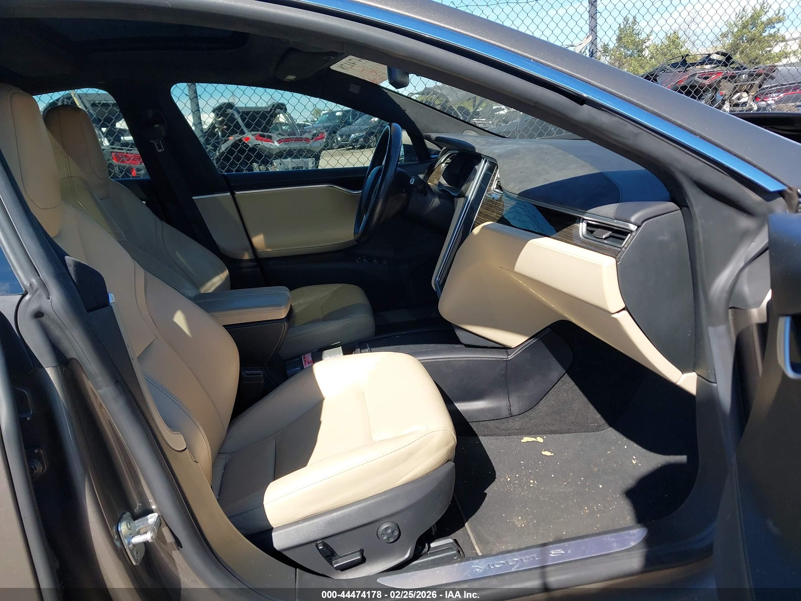 TESLA MODEL image 5