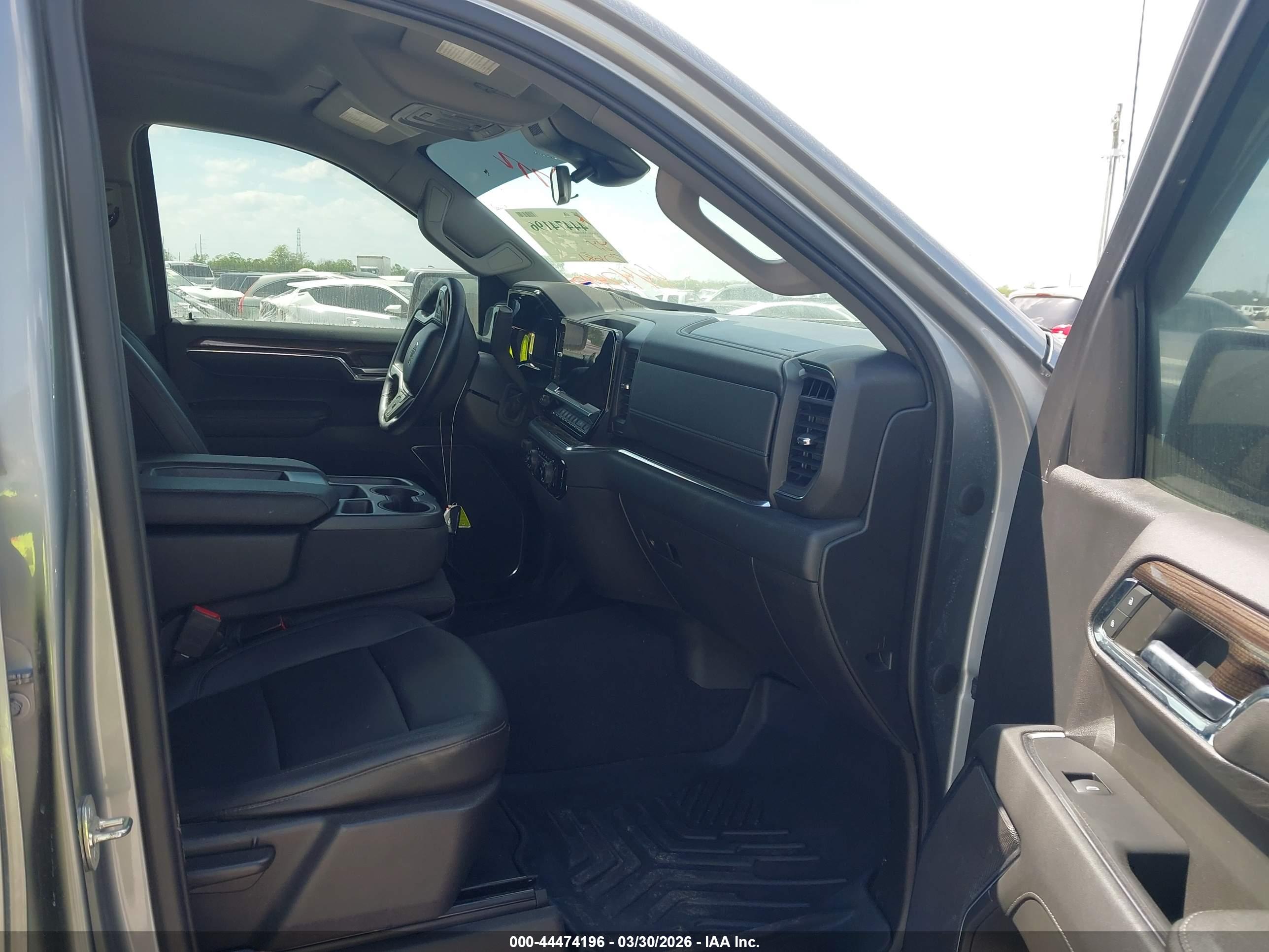 CHEVROLET SILVERADO image 5
