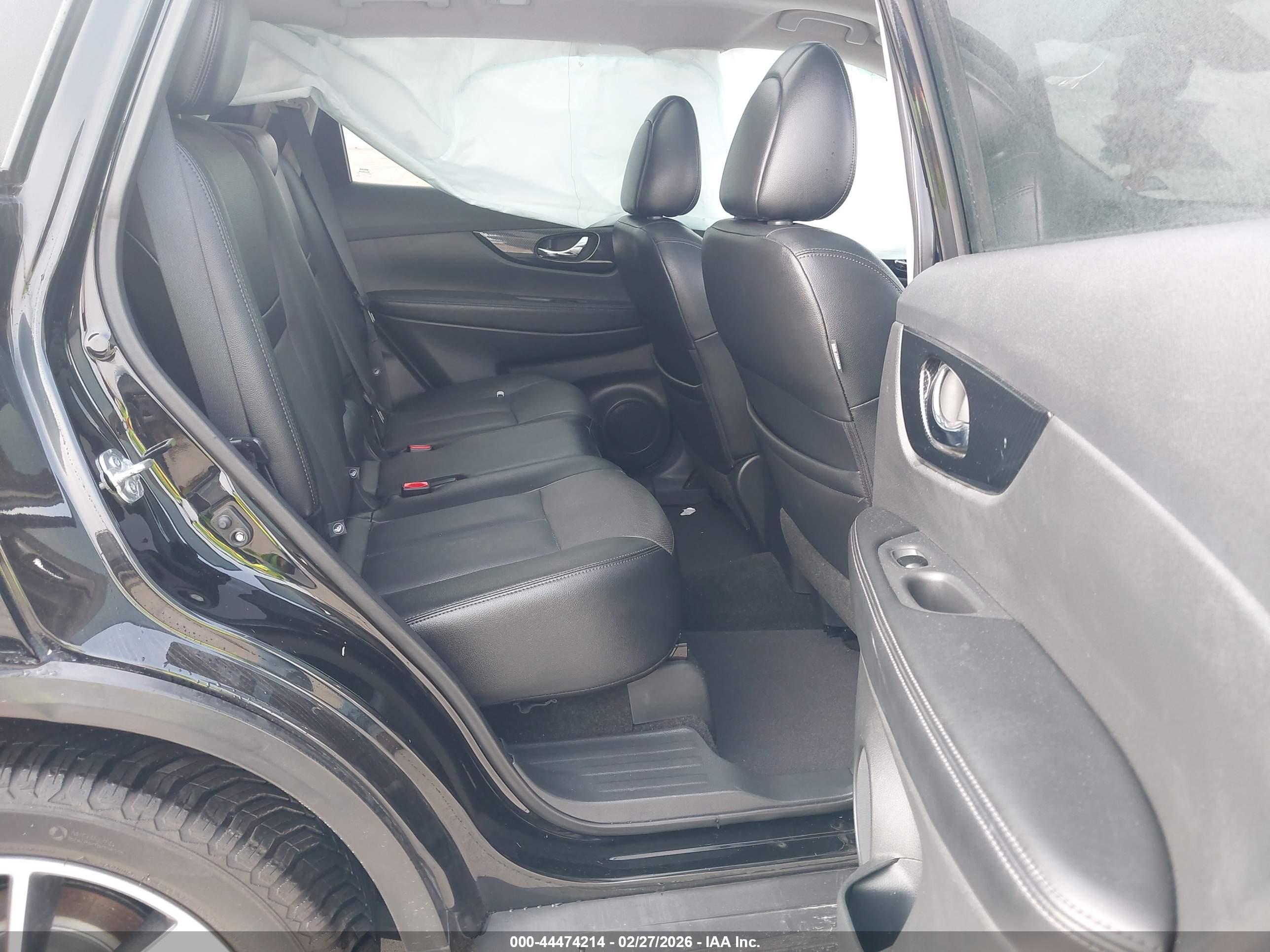 NISSAN ROGUE image 8