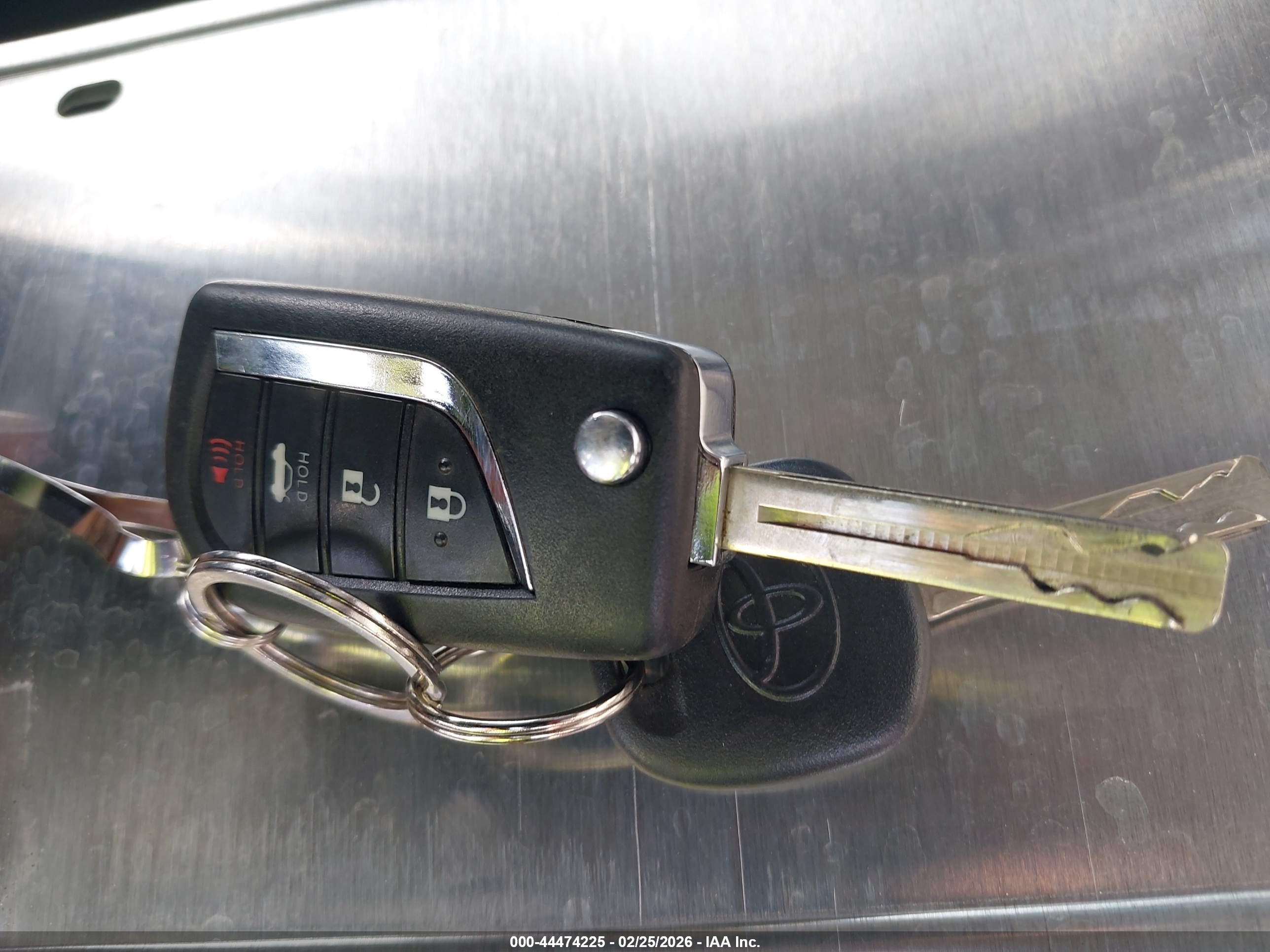 TOYOTA COROLLA image 11