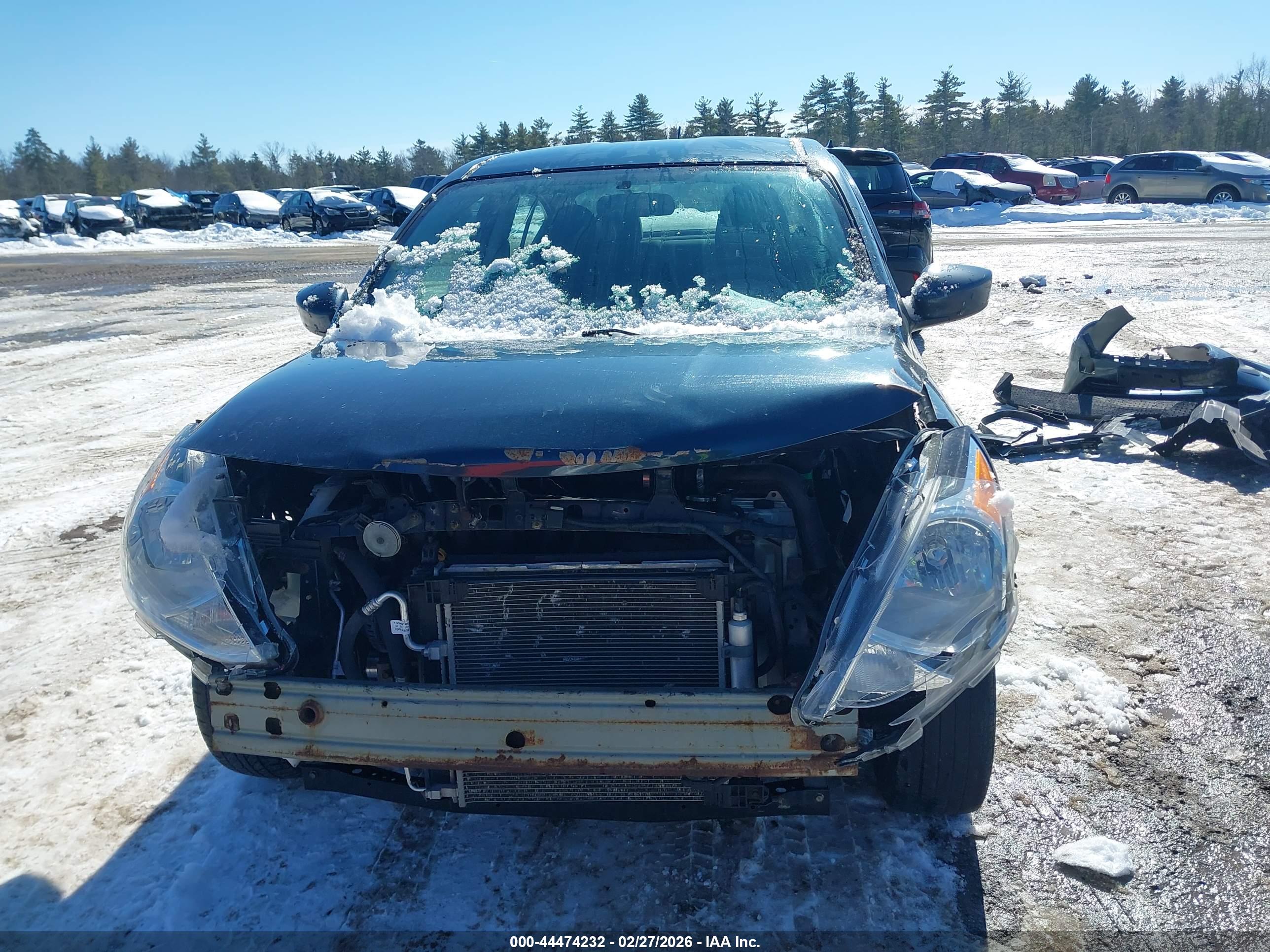 NISSAN VERSA image 6