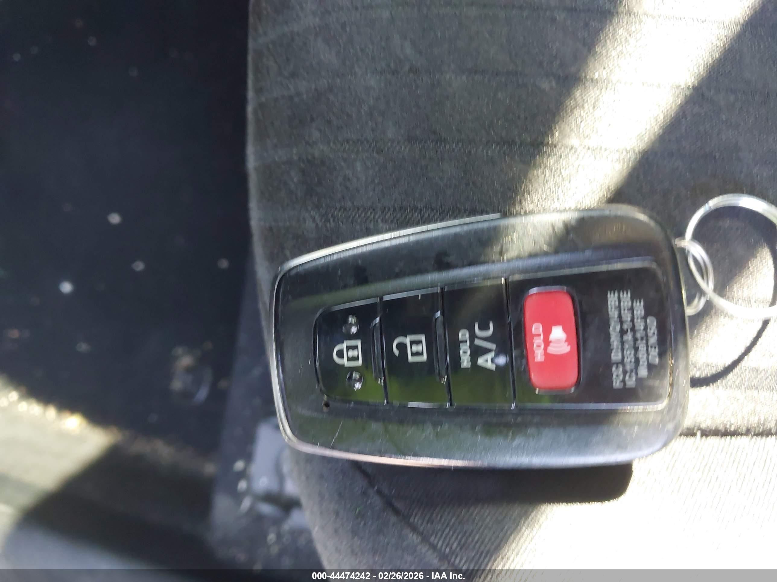 TOYOTA PRIUS image 11