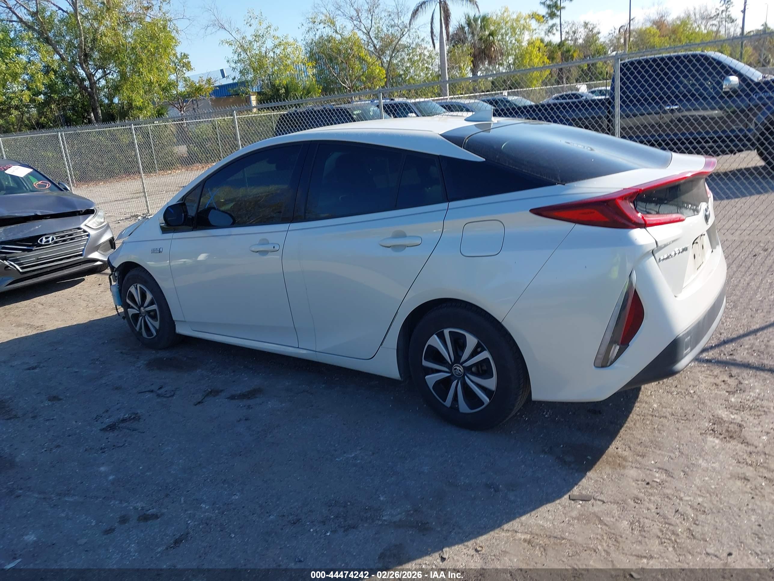 TOYOTA PRIUS image 3