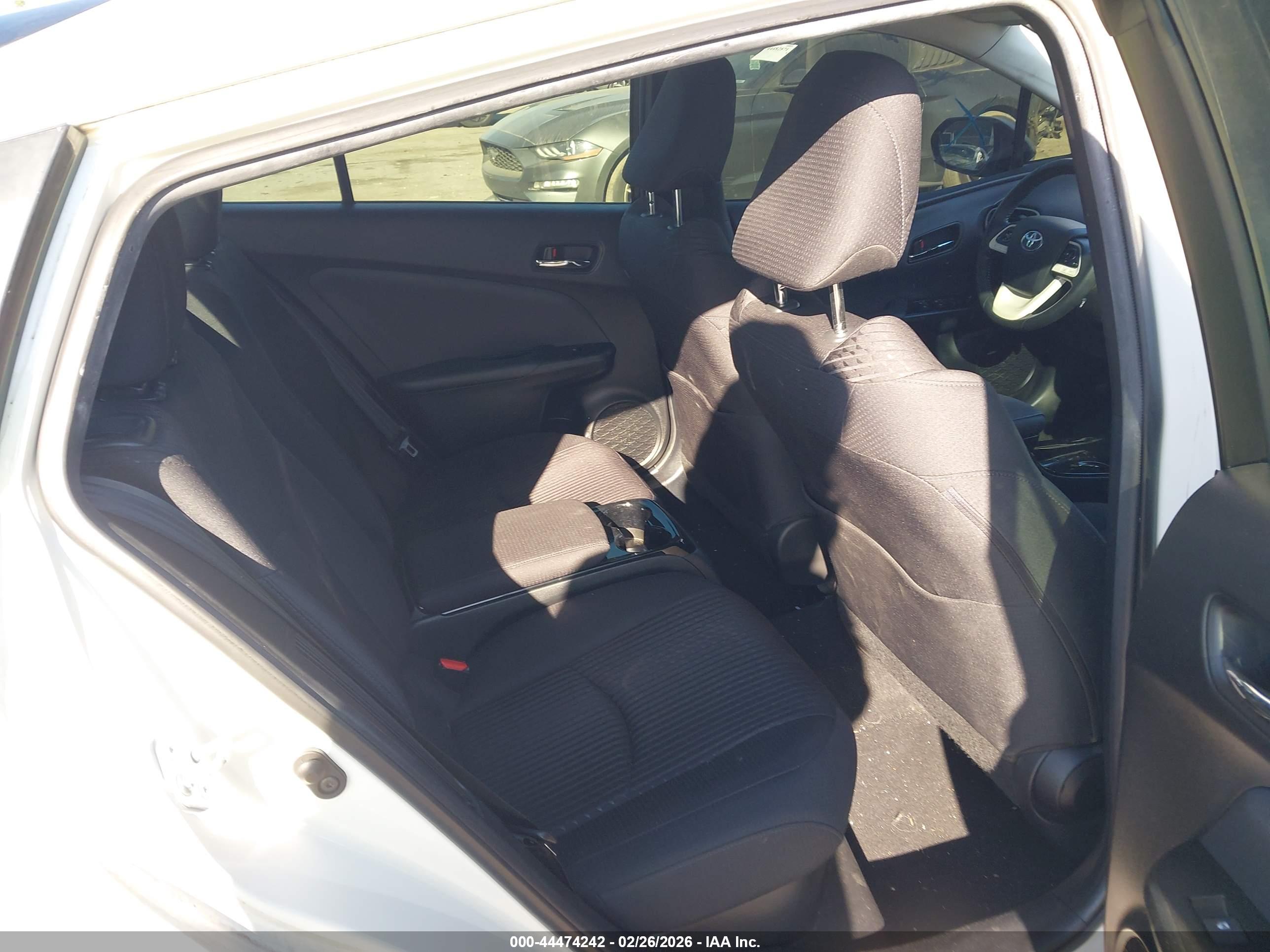 TOYOTA PRIUS image 8