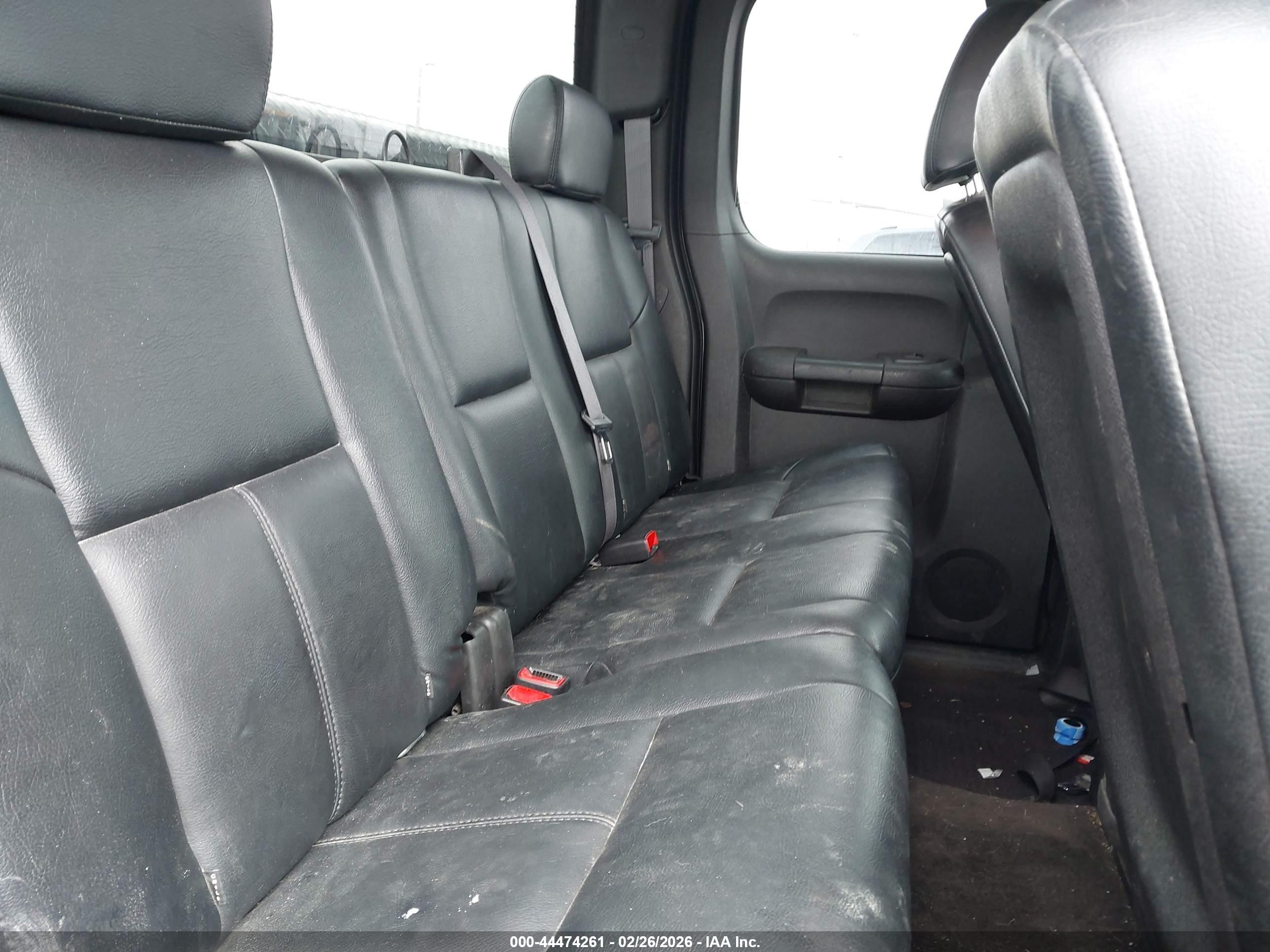 CHEVROLET SILVERADO image 8