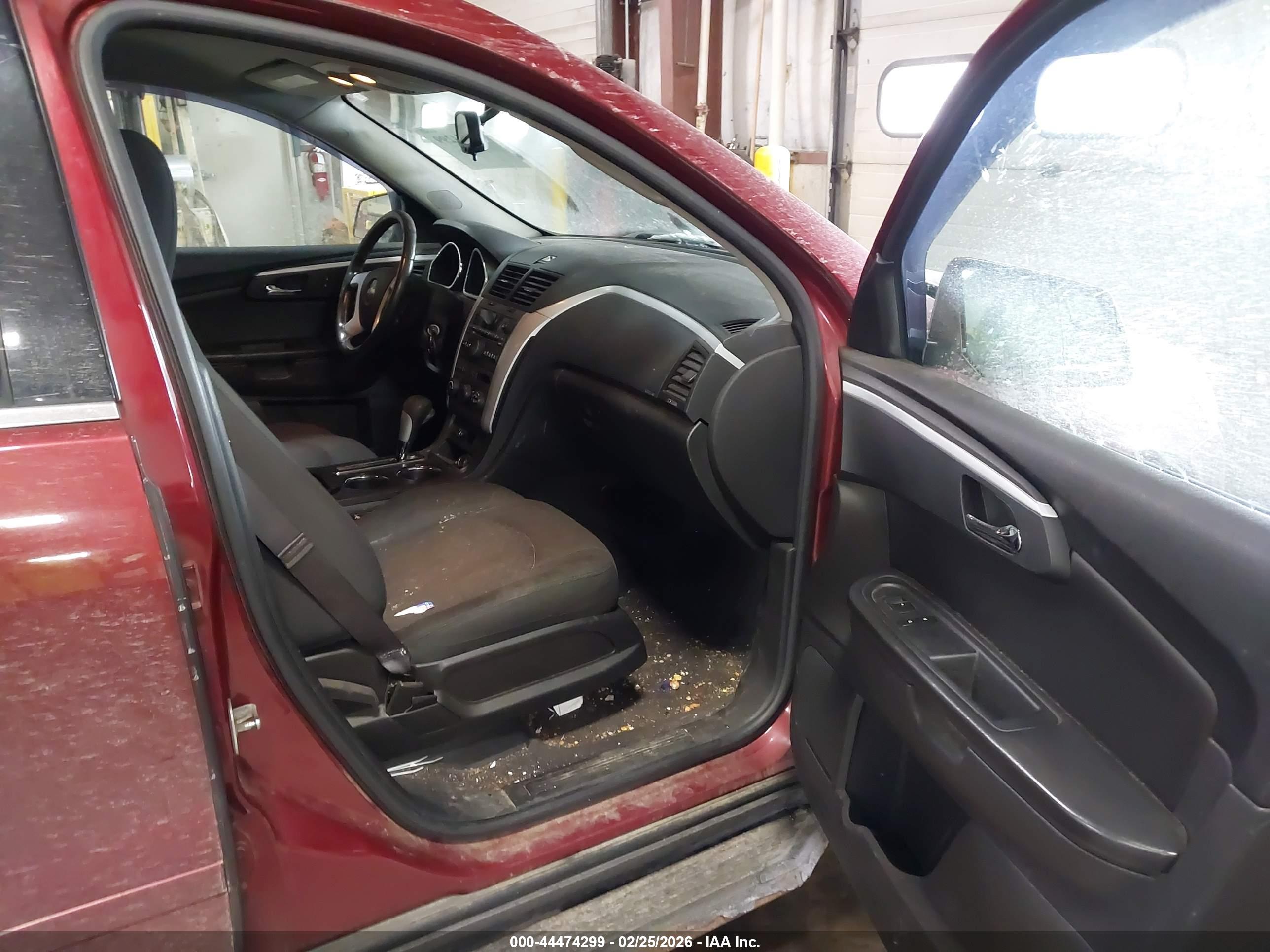CHEVROLET TRAVERSE image 5