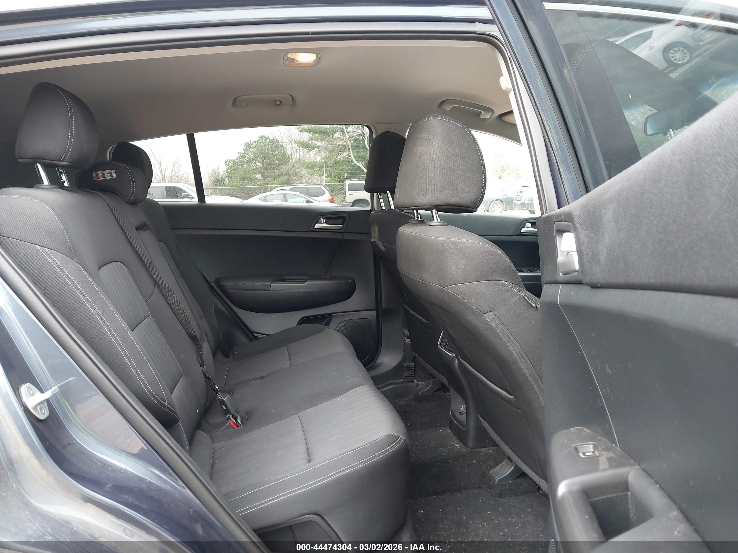KIA SPORTAGE image 8