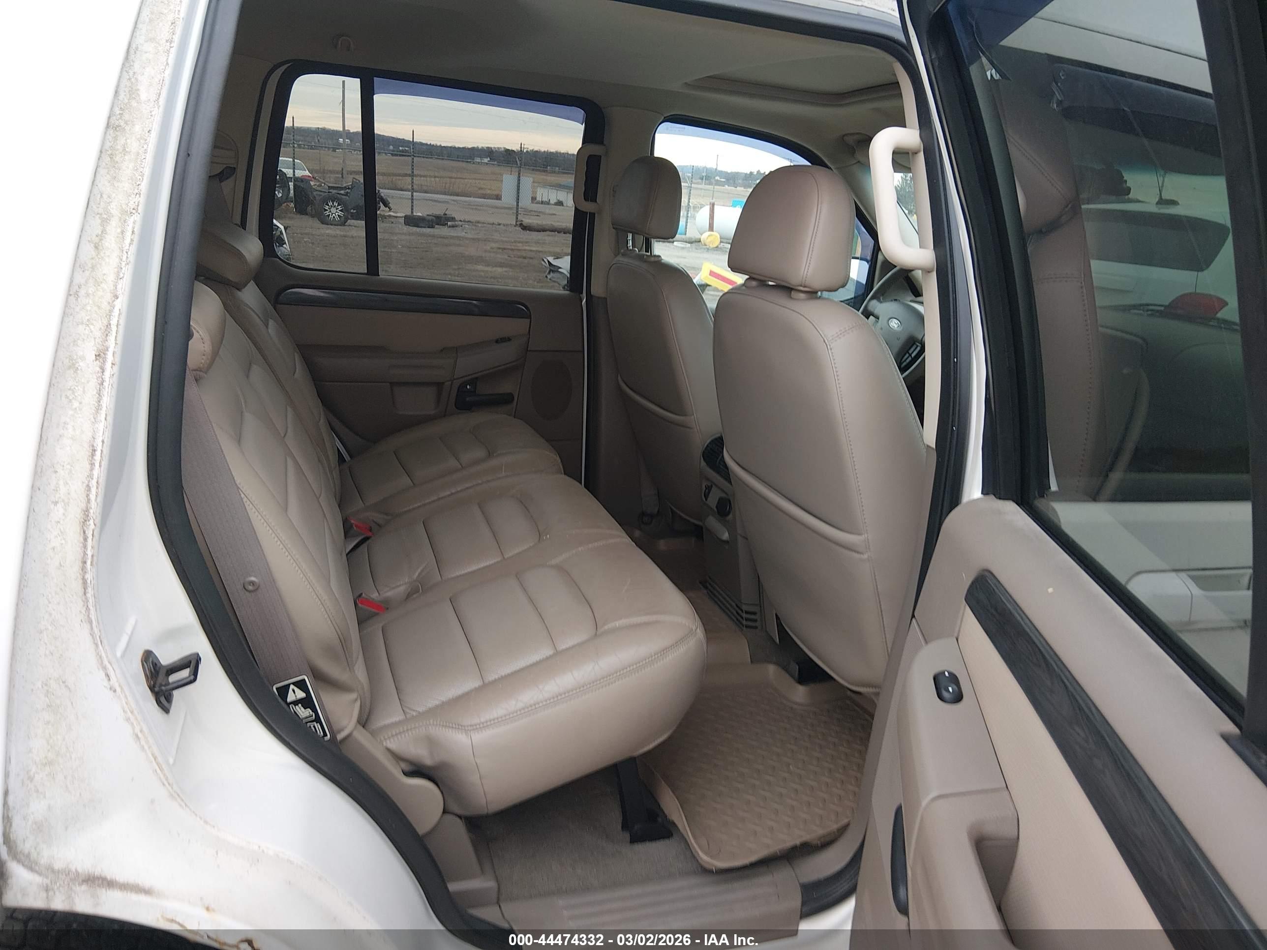 FORD EXPLORER image 8