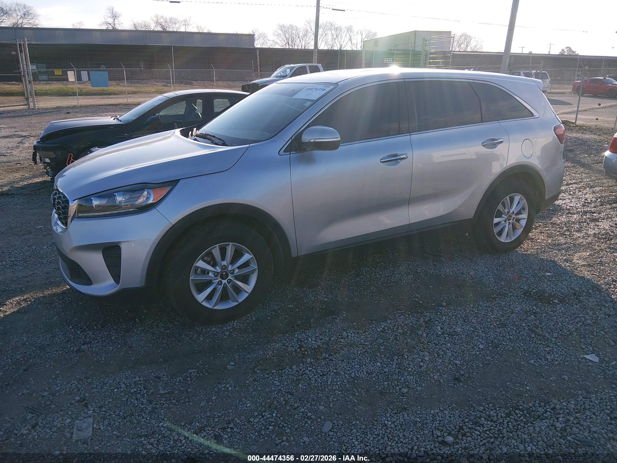 KIA SORENTO image 2