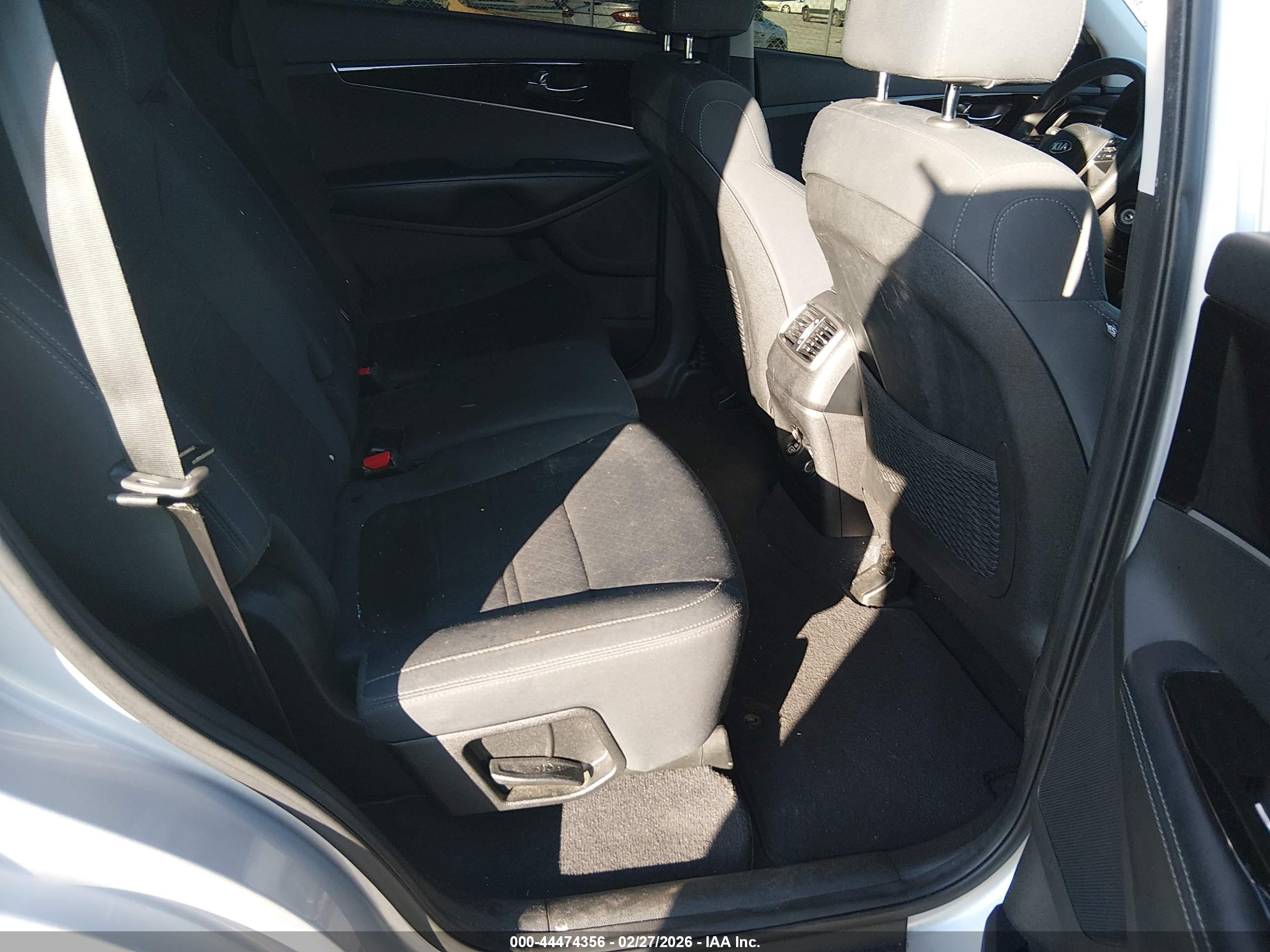 KIA SORENTO image 8
