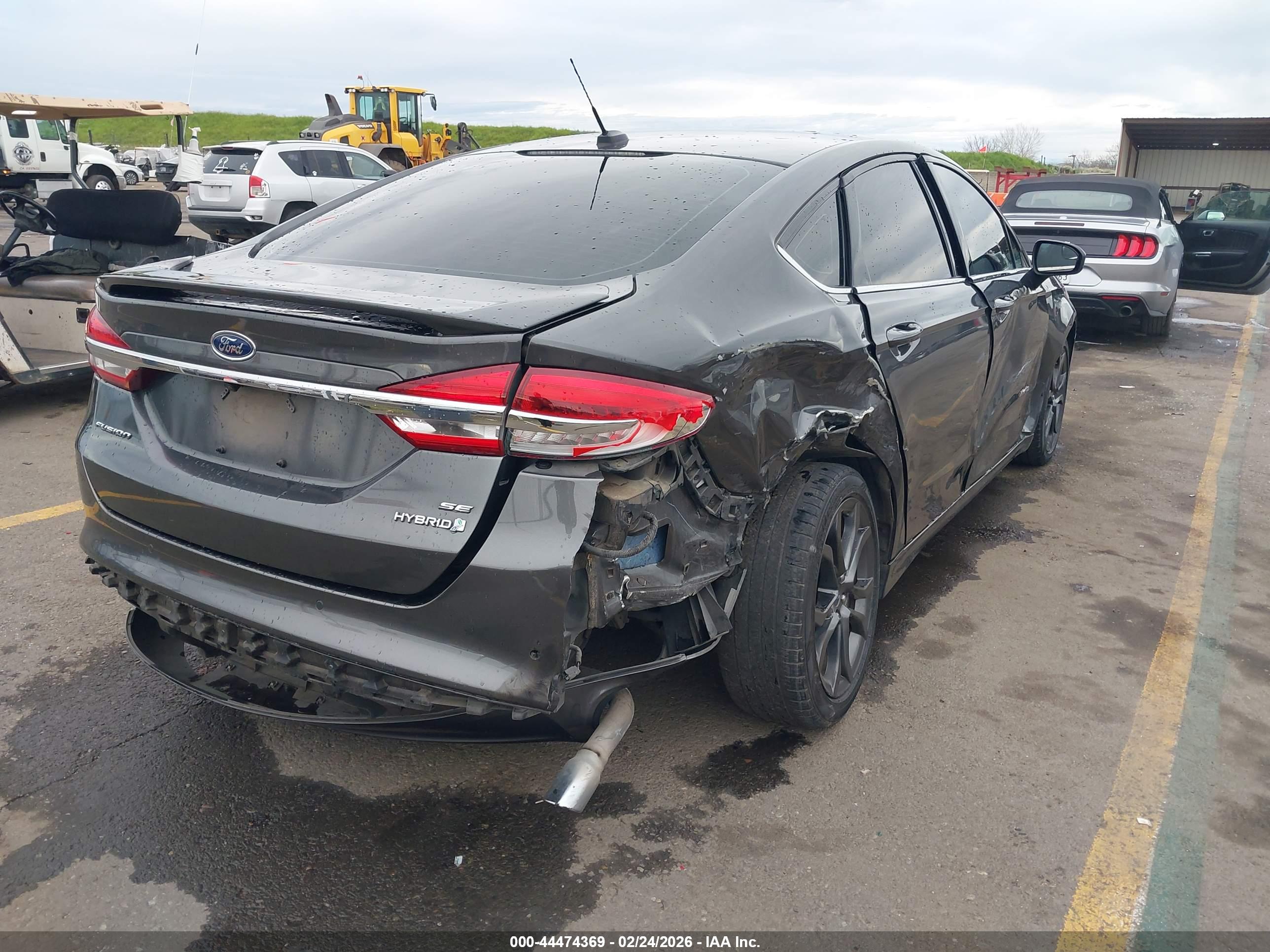 FORD FUSION image 4