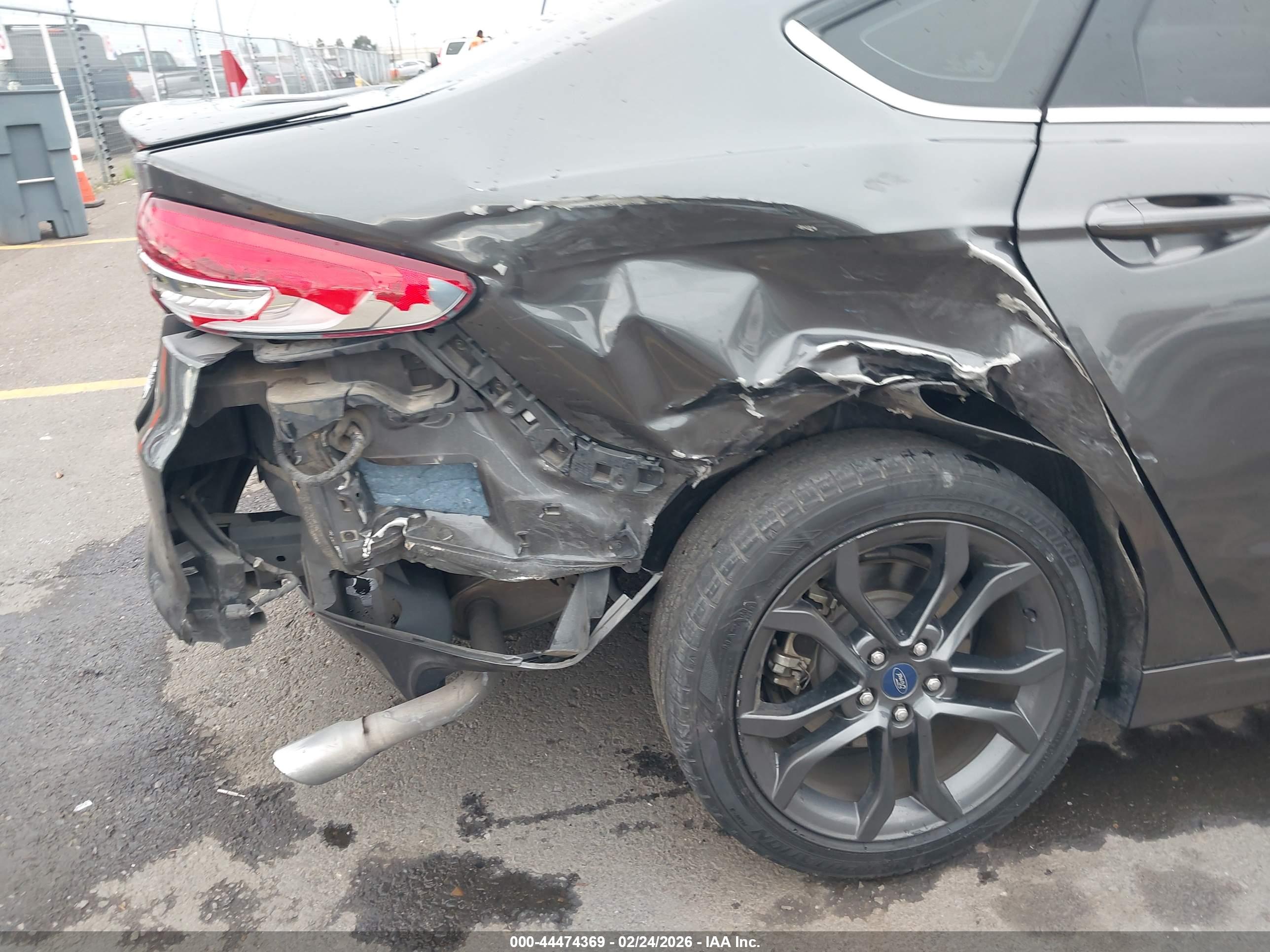 FORD FUSION image 6