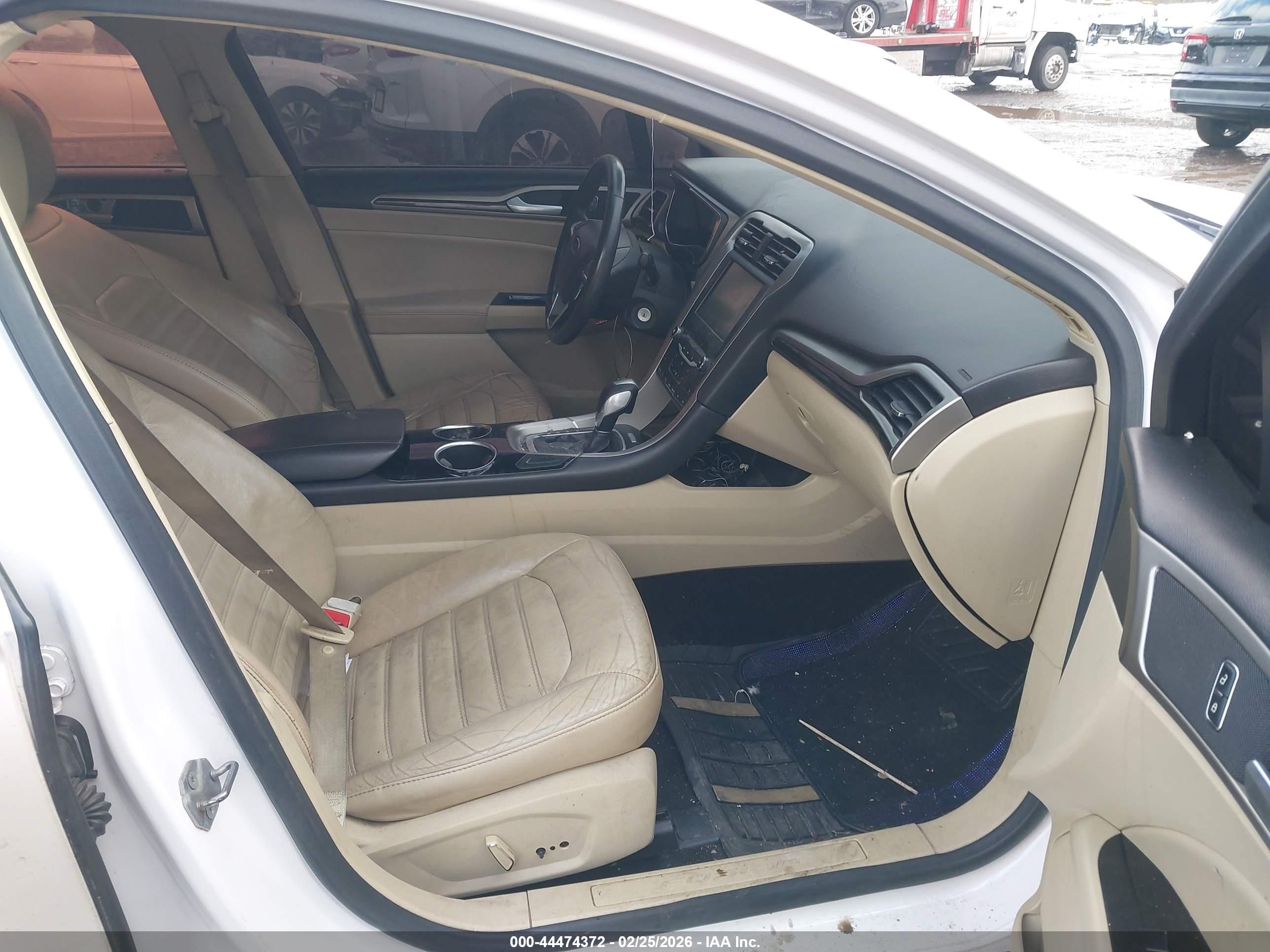FORD FUSION image 5
