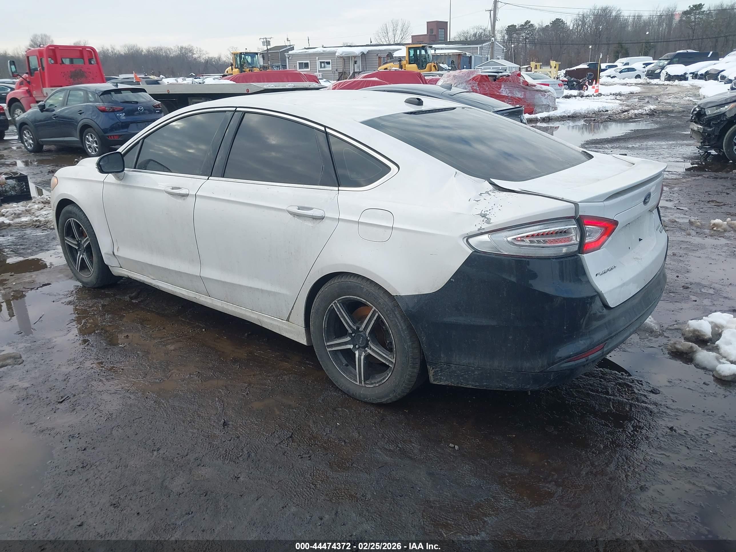 FORD FUSION image 6