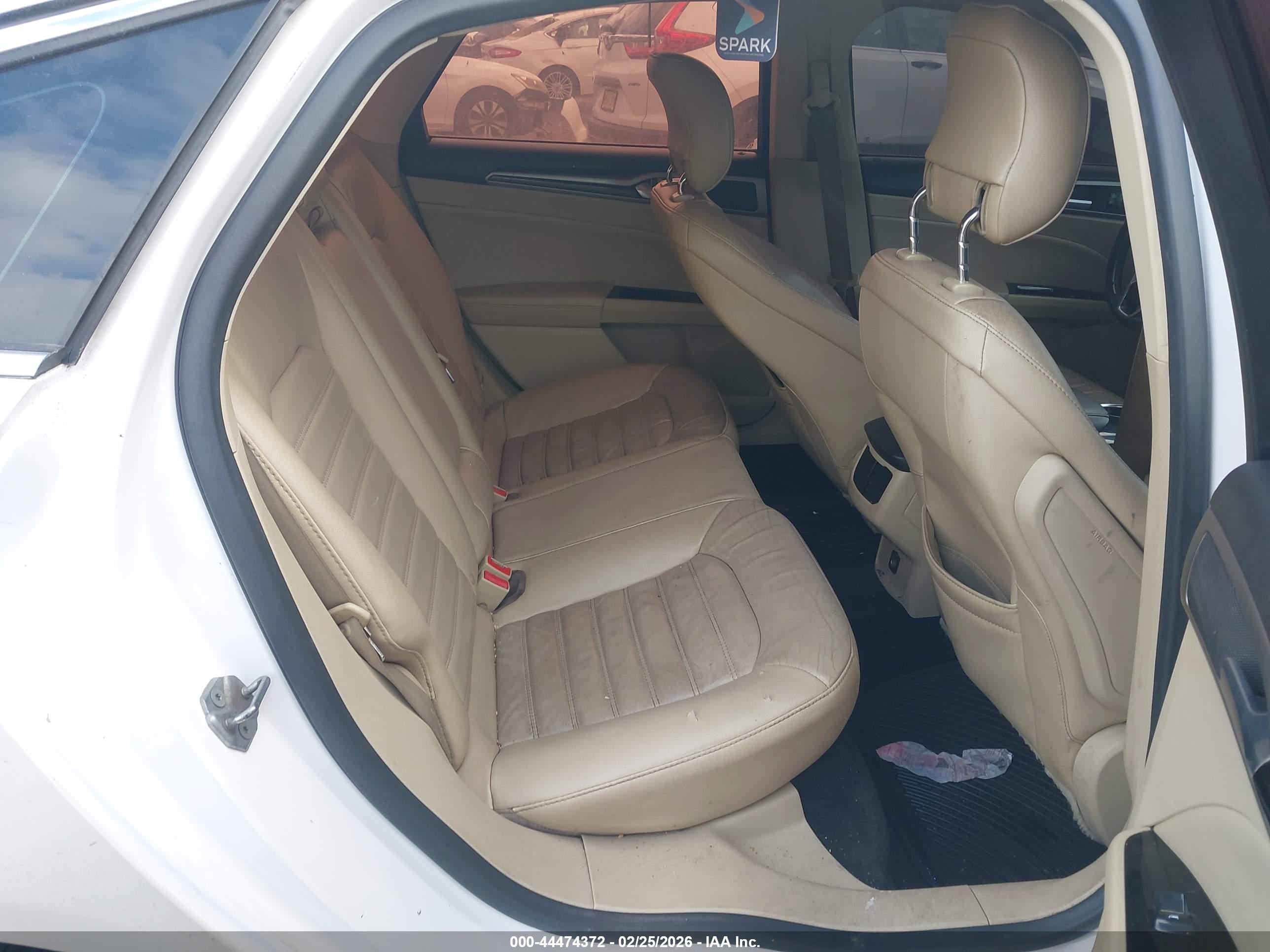 FORD FUSION image 8