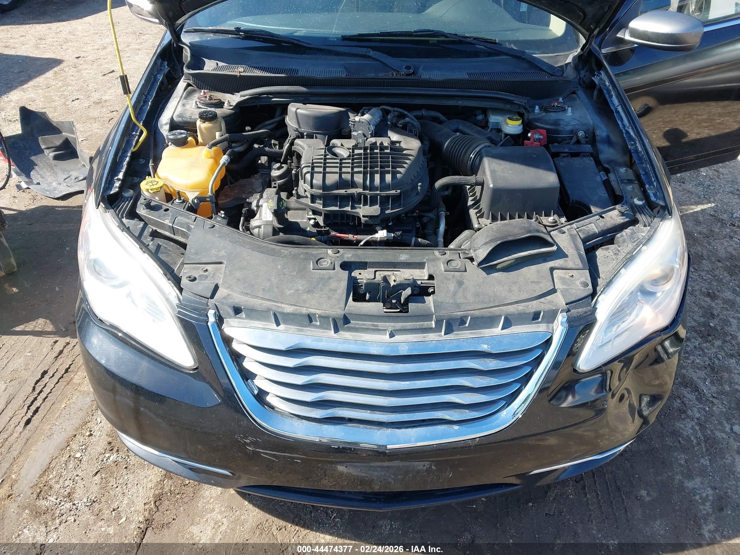 CHRYSLER 200 image 10