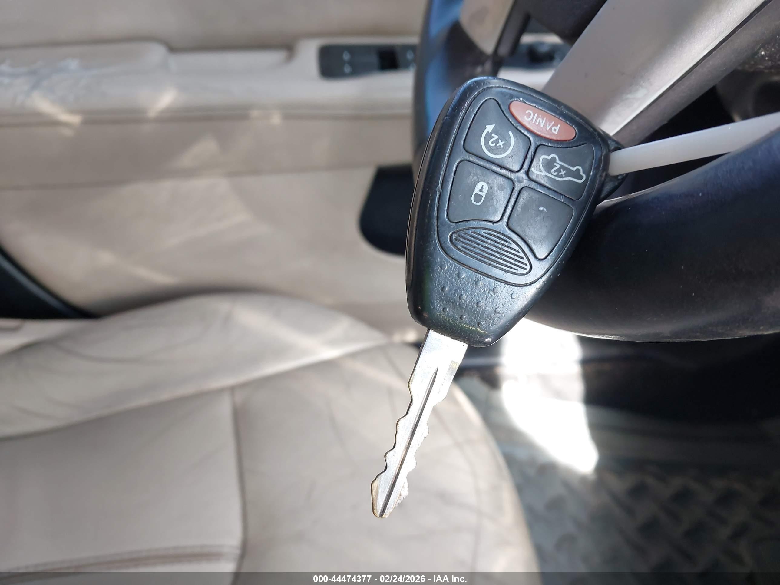 CHRYSLER 200 image 11