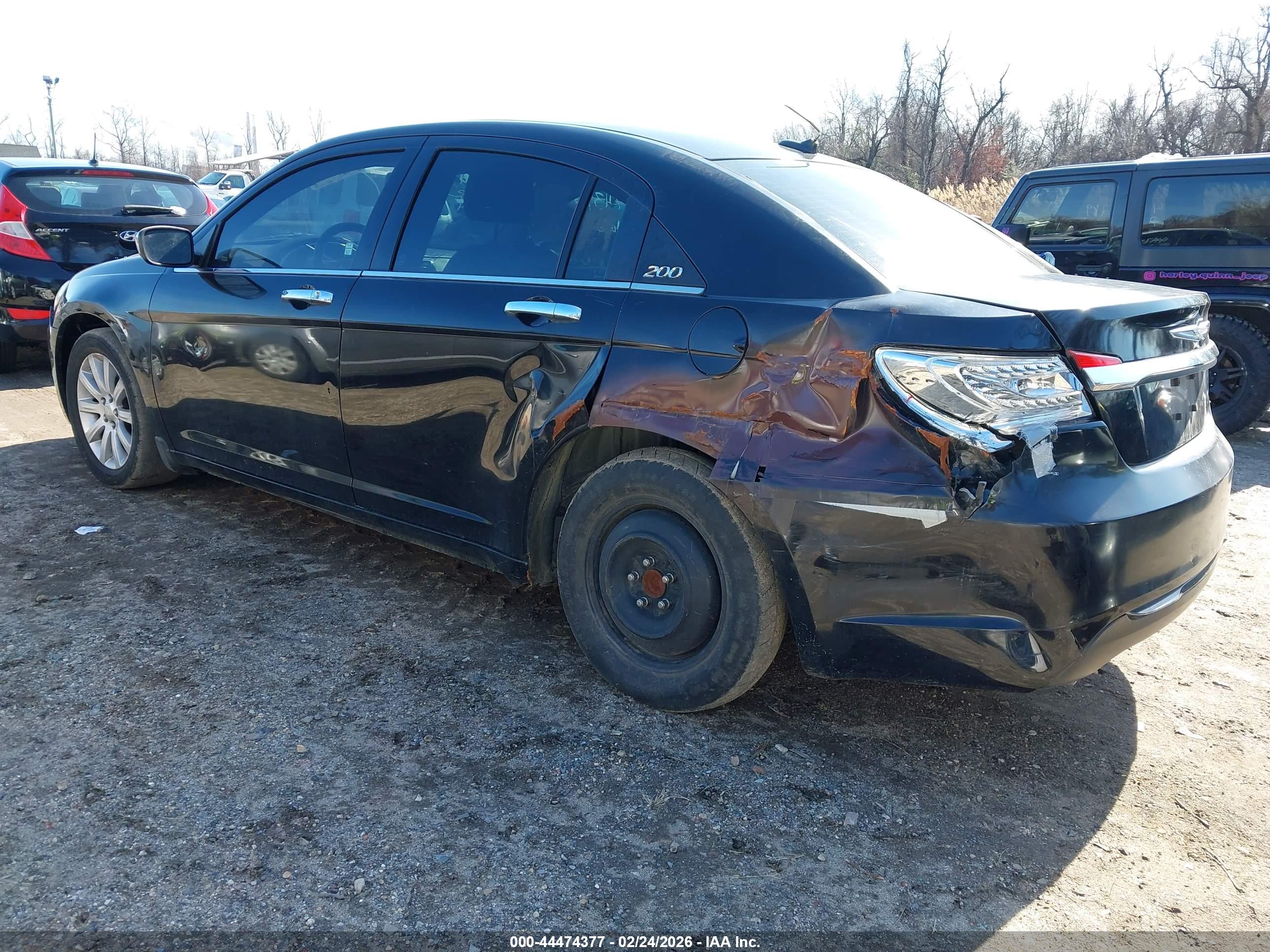 CHRYSLER 200 image 3