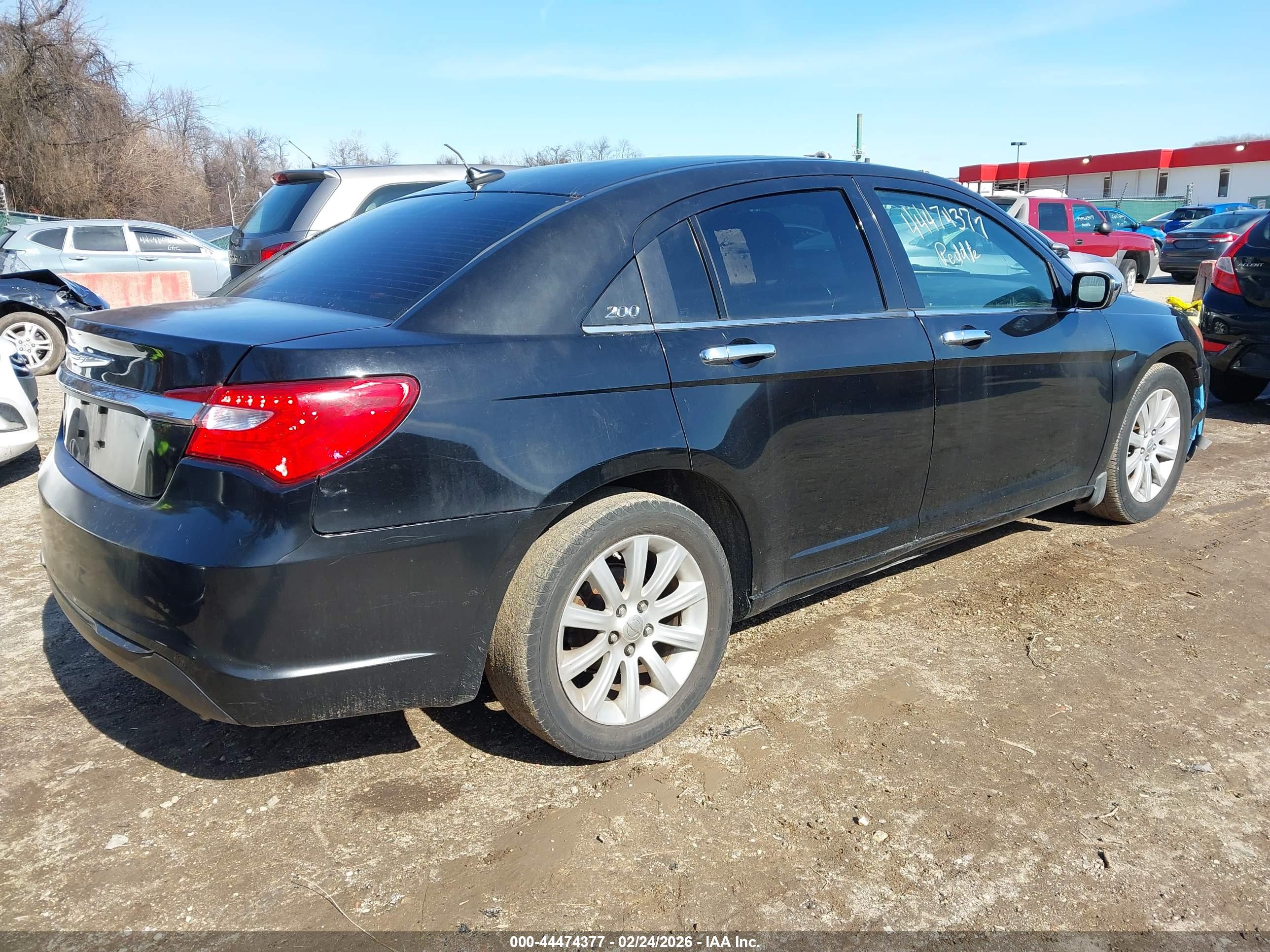 CHRYSLER 200 image 4