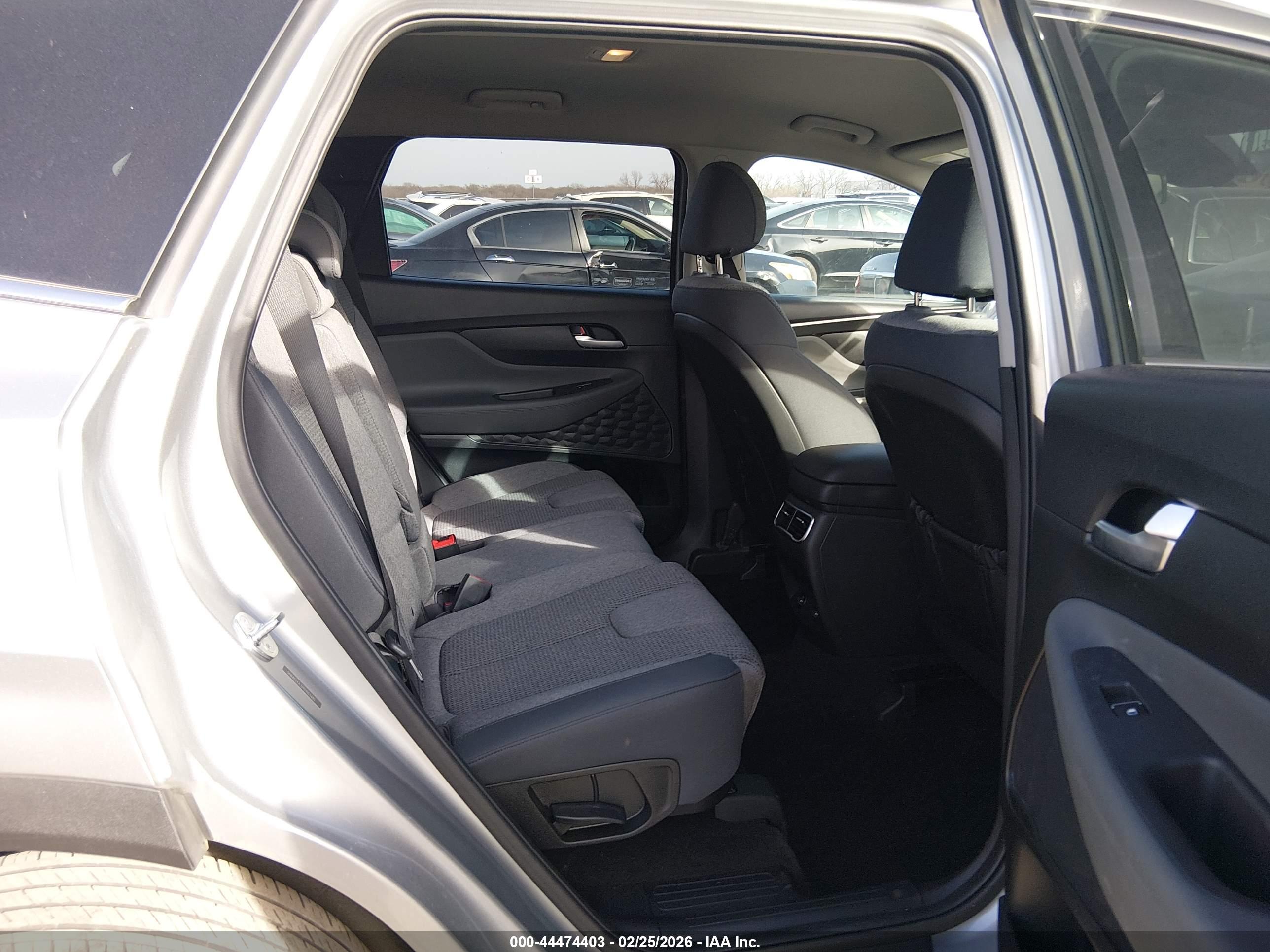 HYUNDAI SANTA image 8