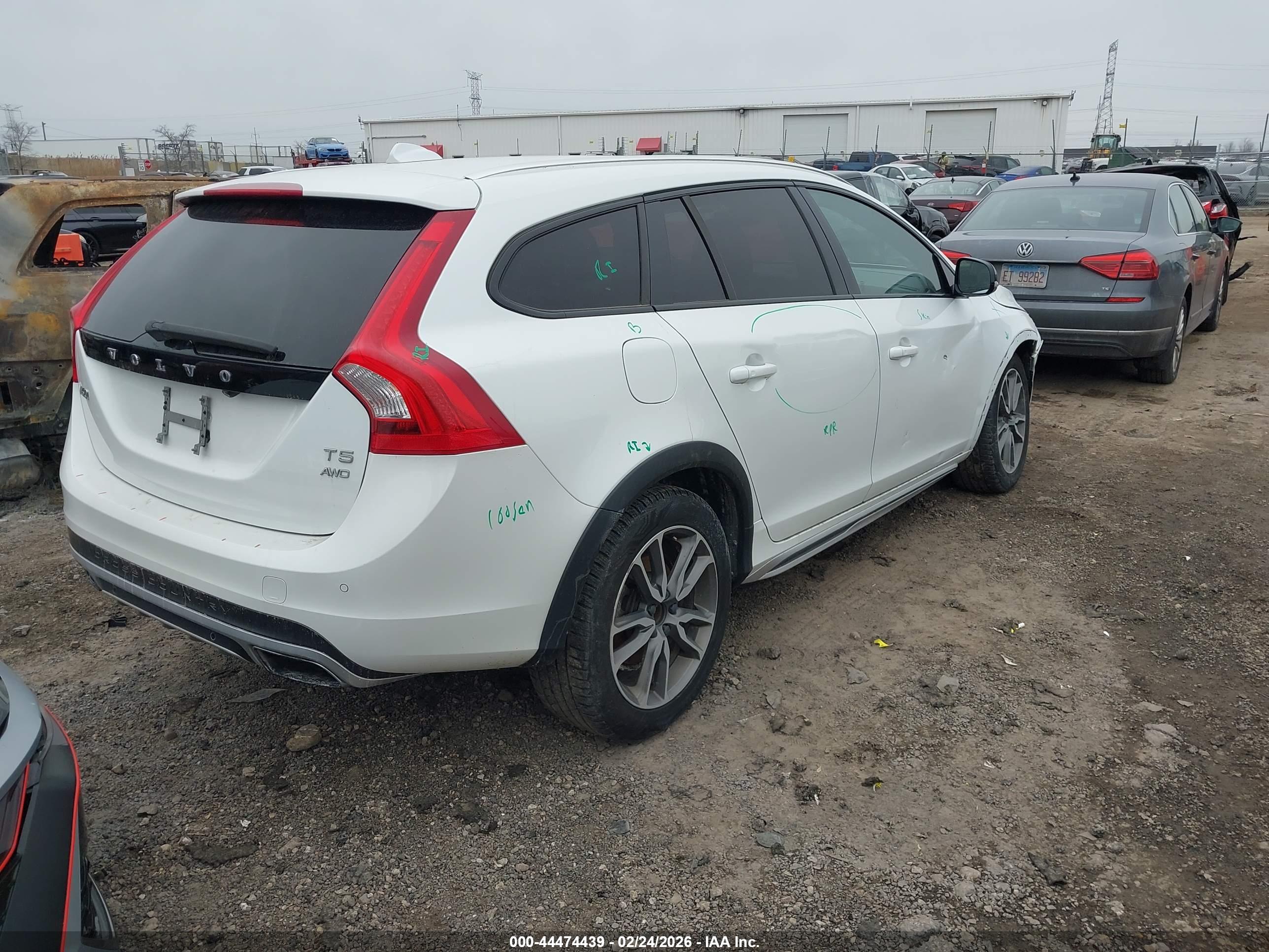 VOLVO V60 image 4