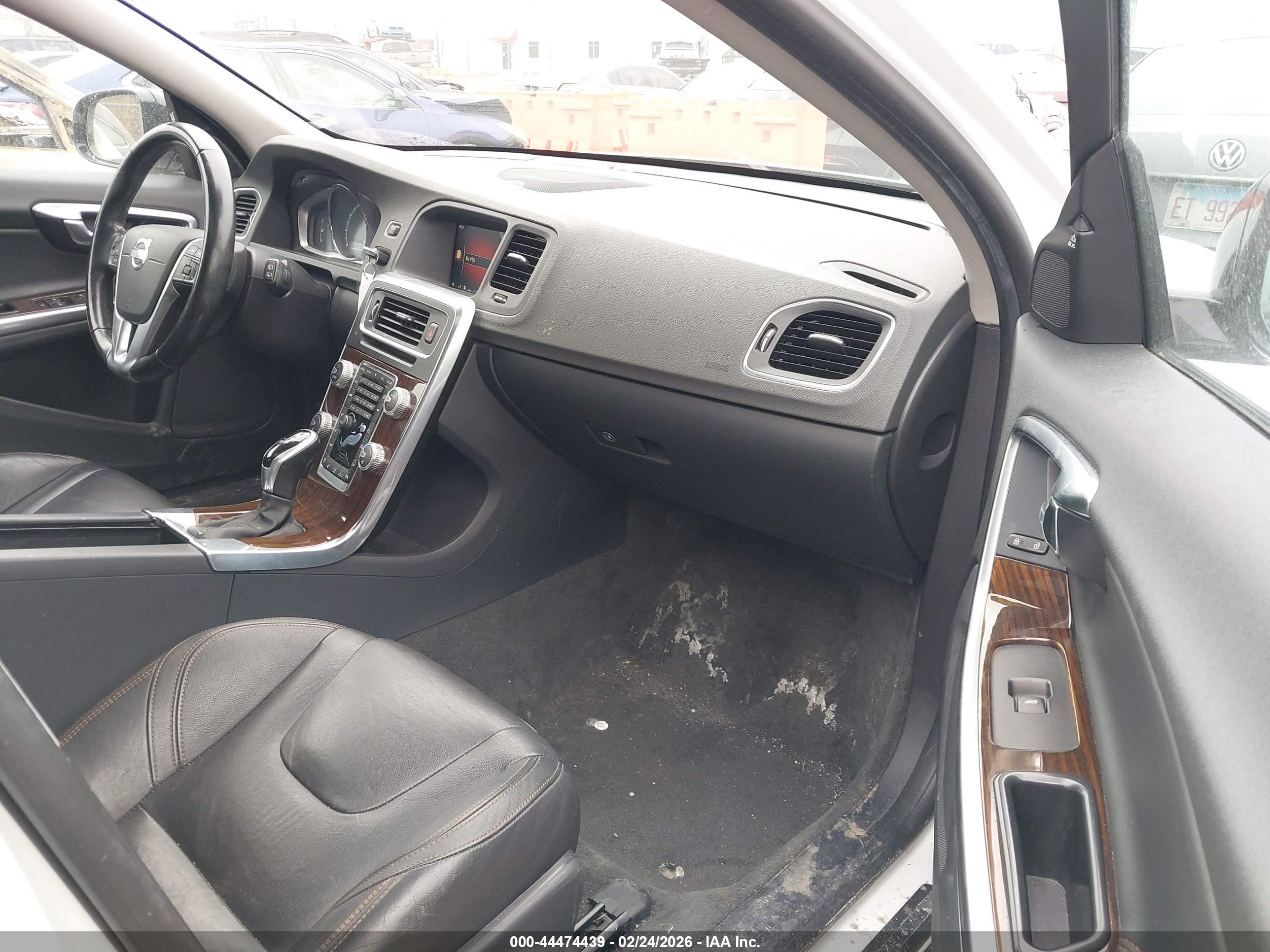 VOLVO V60 image 5